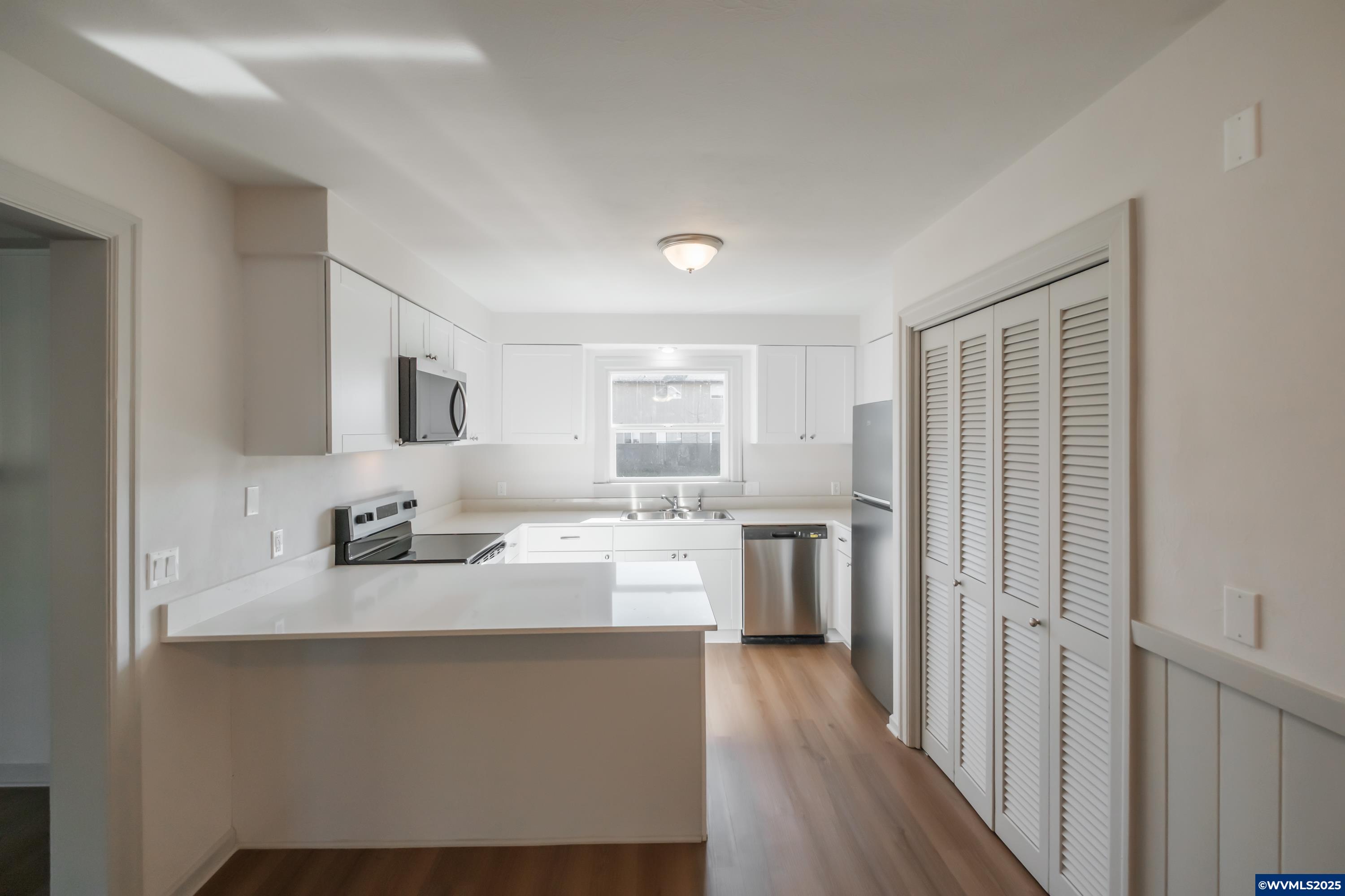 Salem, Oregon 97301, United States, 4 Bedrooms Bedrooms, ,3 BathroomsBathrooms,Residential,Pending,110597