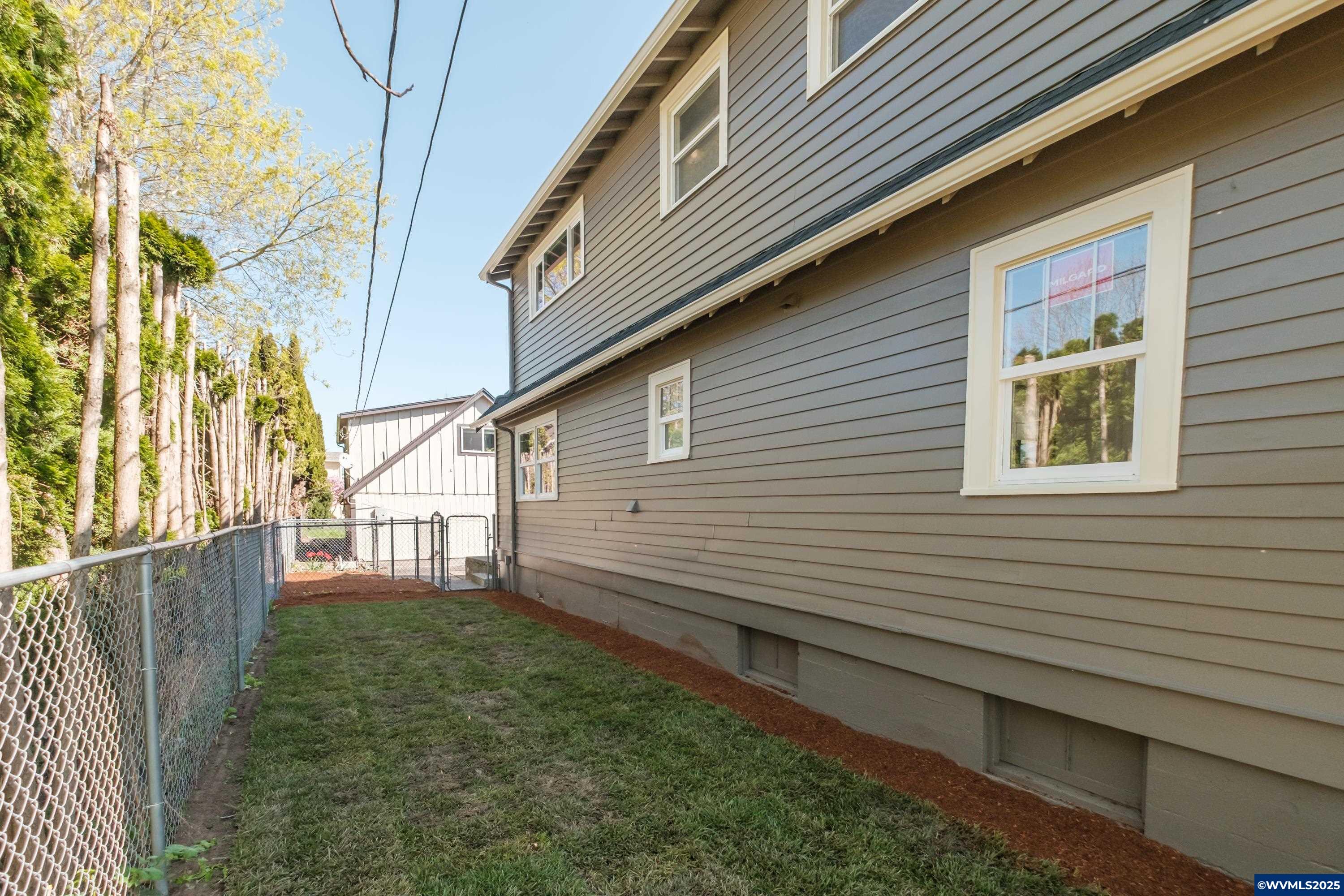 Salem, Oregon 97301, United States, 4 Bedrooms Bedrooms, ,3 BathroomsBathrooms,Residential,Pending,110597