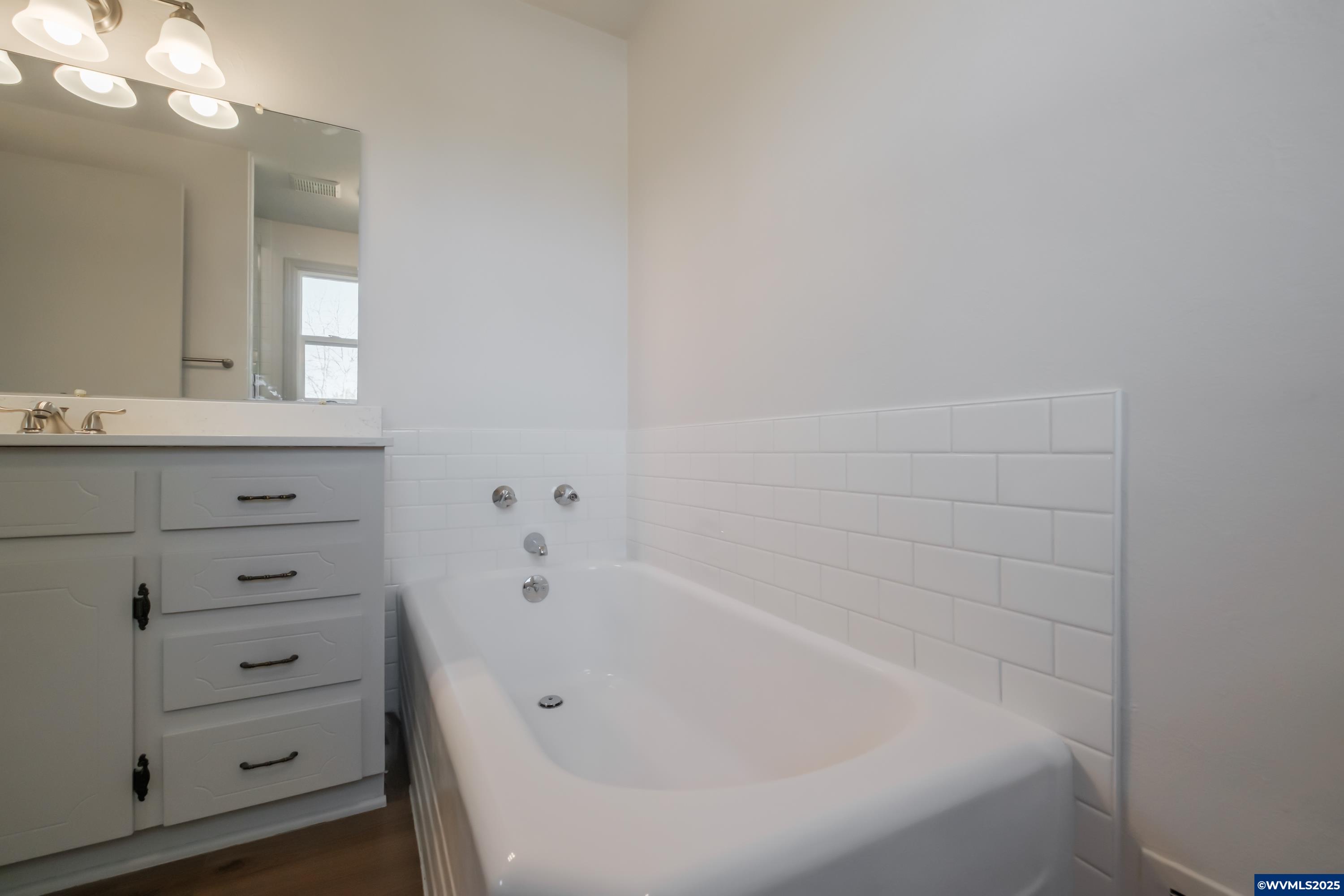 Salem, Oregon 97301, United States, 4 Bedrooms Bedrooms, ,3 BathroomsBathrooms,Residential,Pending,110597