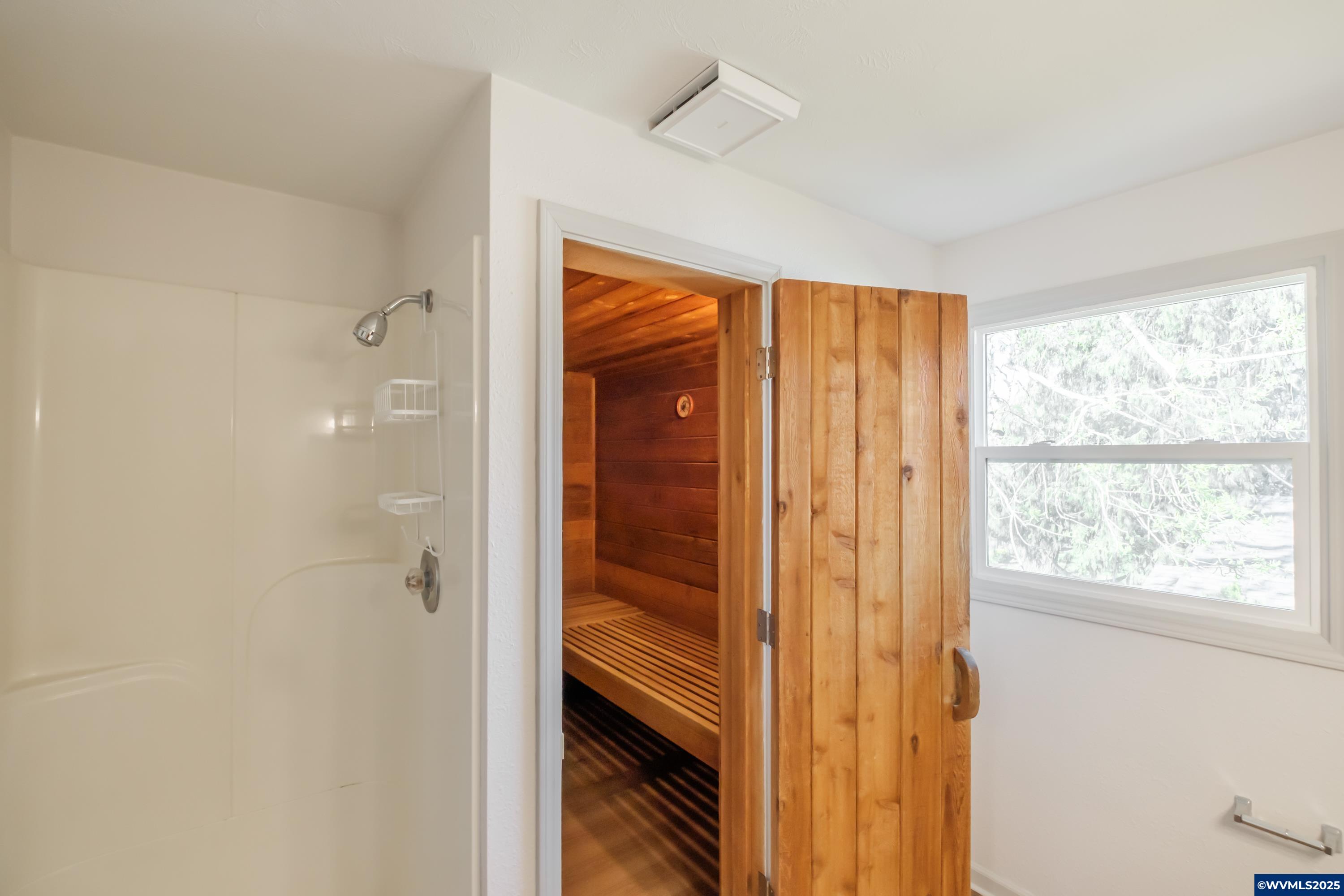 Salem, Oregon 97301, United States, 4 Bedrooms Bedrooms, ,3 BathroomsBathrooms,Residential,Pending,110597