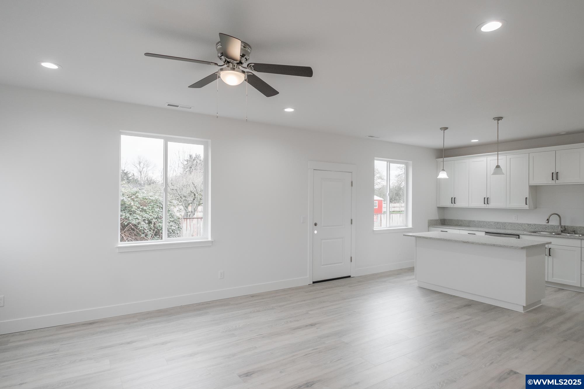 Lebanon, Oregon 97355, United States, 6 Bedrooms Bedrooms, ,6 BathroomsBathrooms,Residential,Active,193038