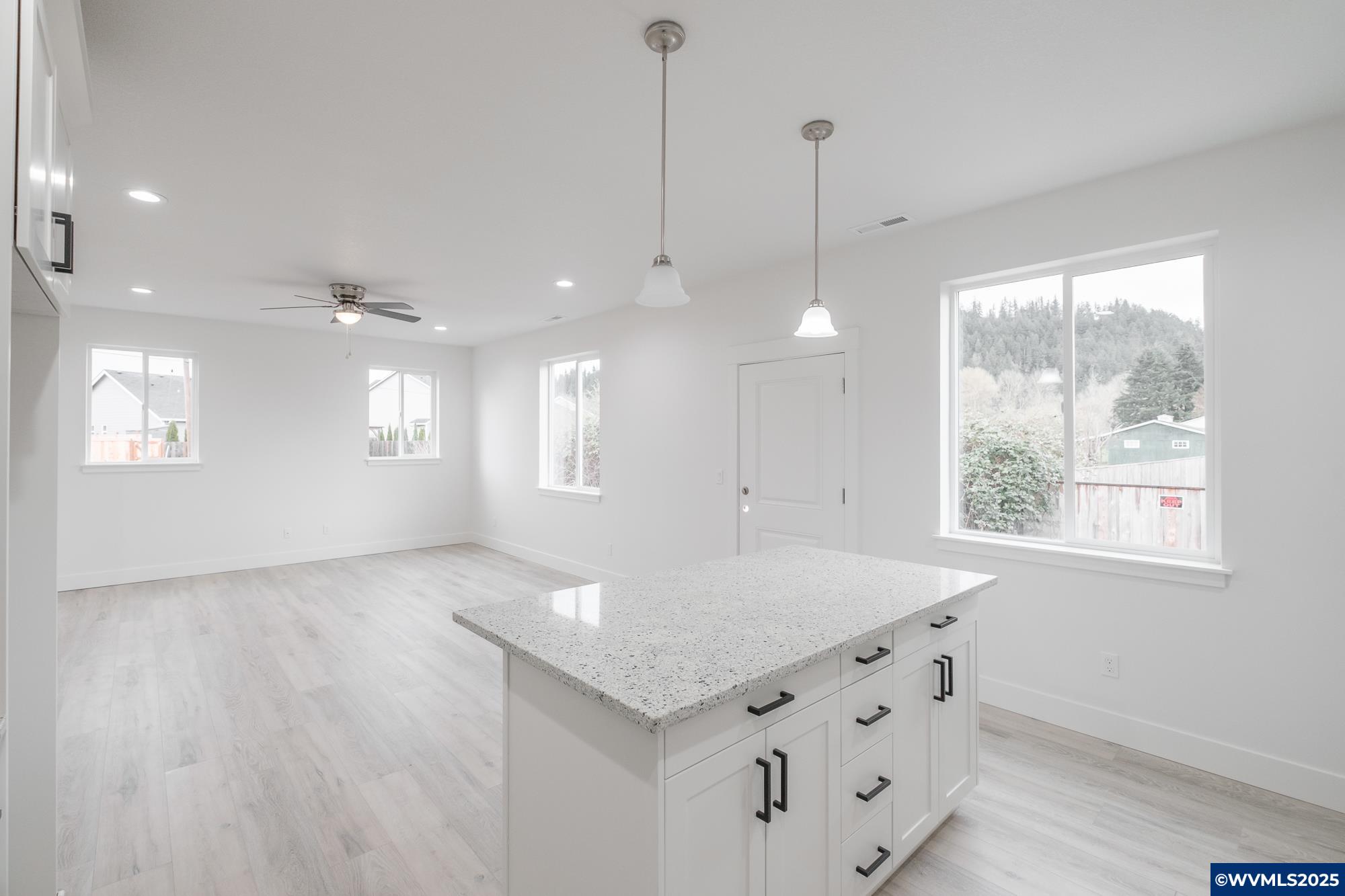 Lebanon, Oregon 97355, United States, 6 Bedrooms Bedrooms, ,6 BathroomsBathrooms,Residential,Active,193038