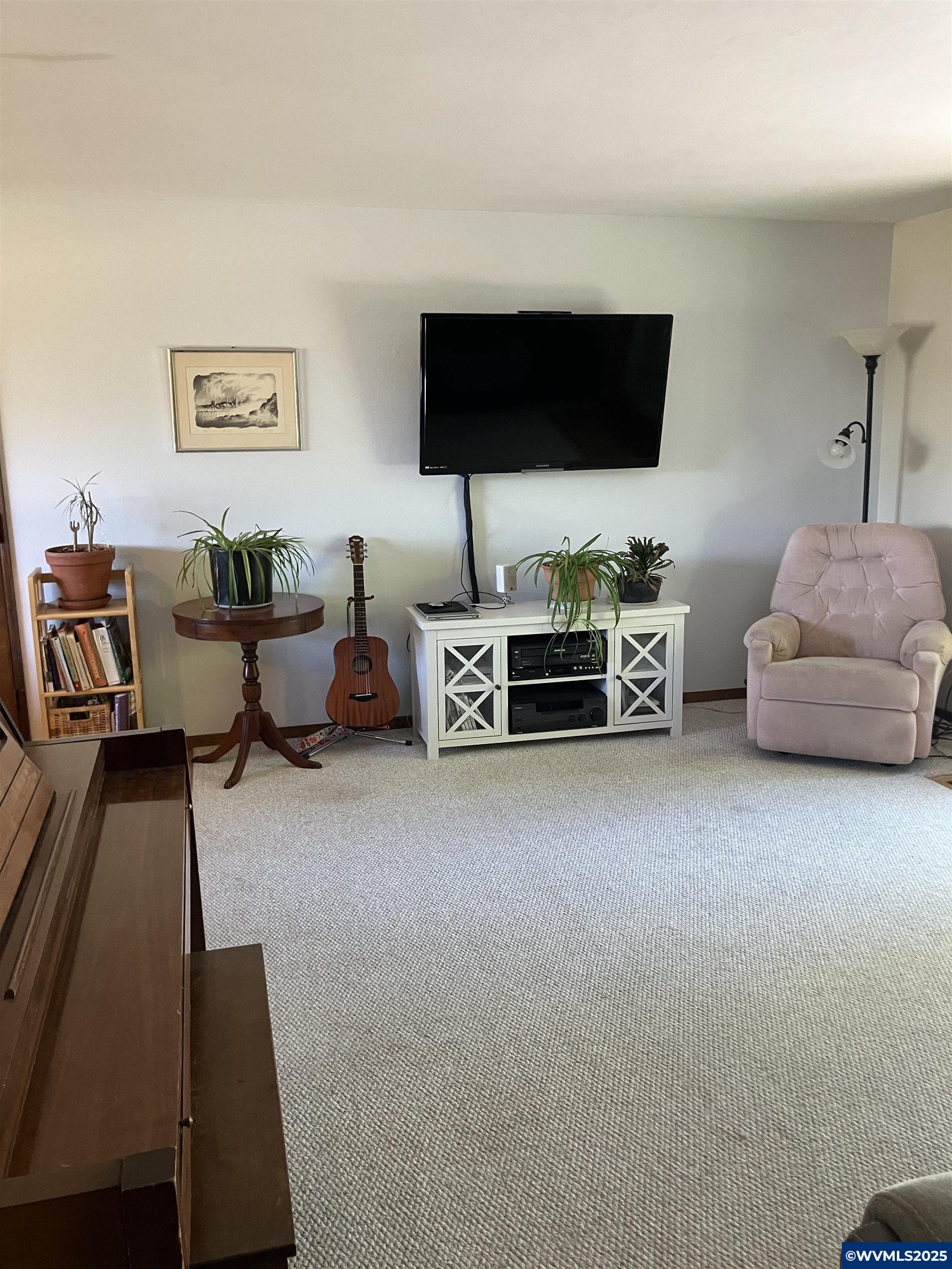 3670 Canterbury Cir