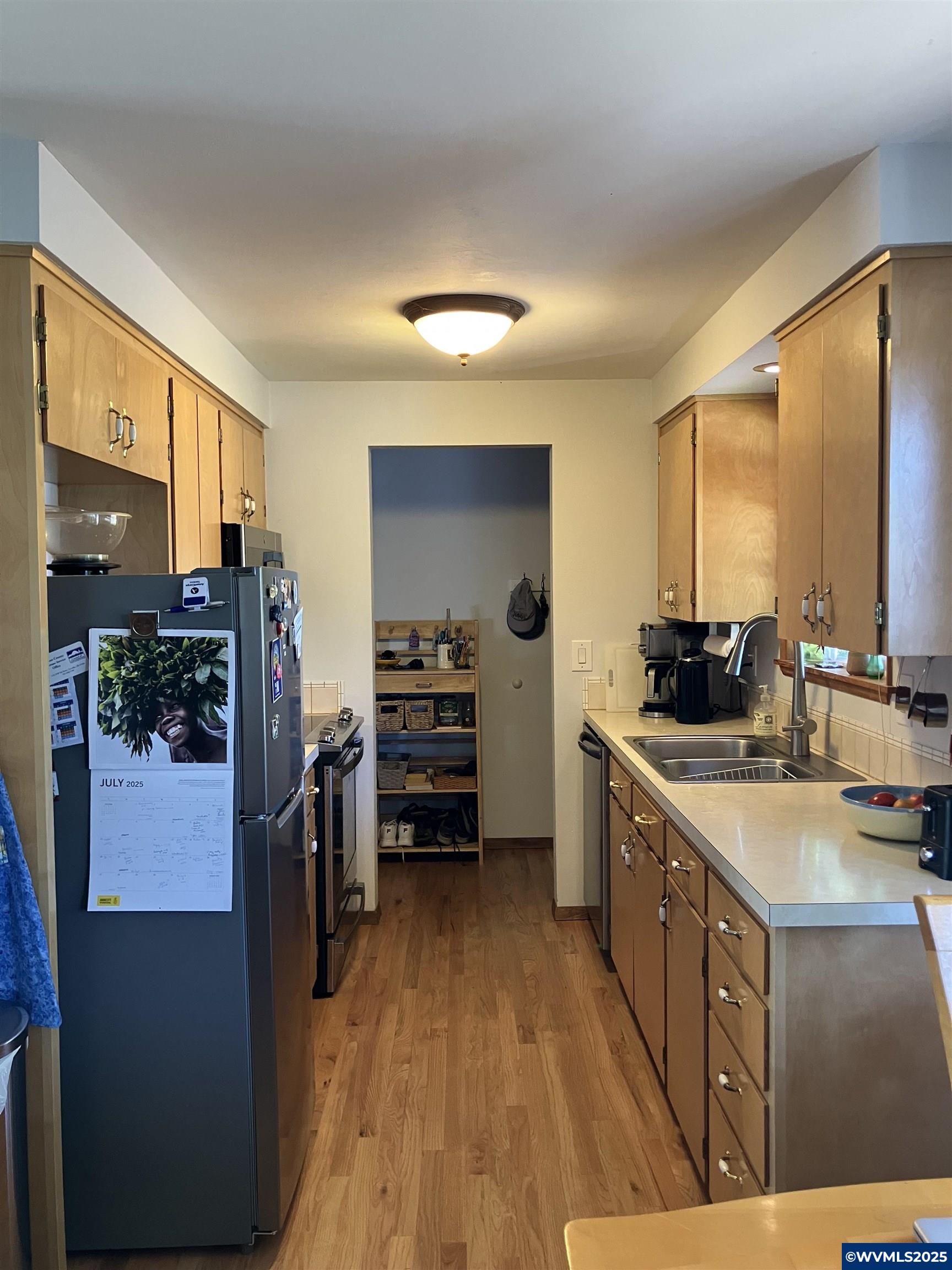 3670 Canterbury Cir
