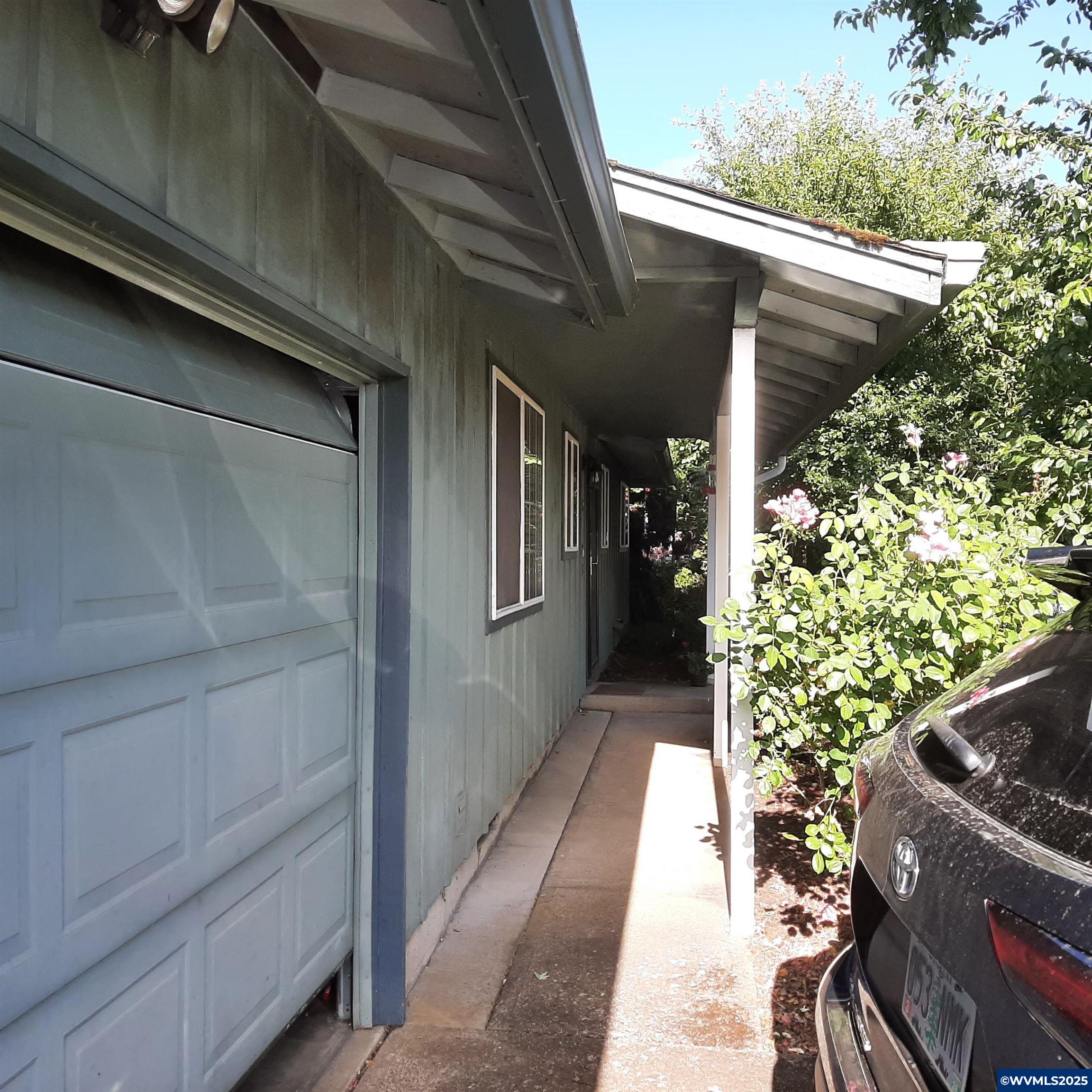 3670 Canterbury Cir