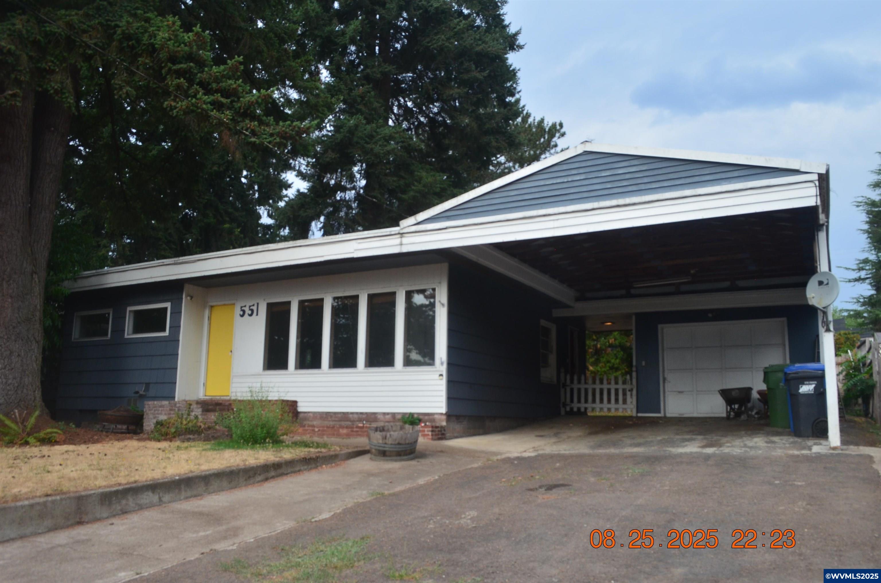 551 Riverview Dr NW
