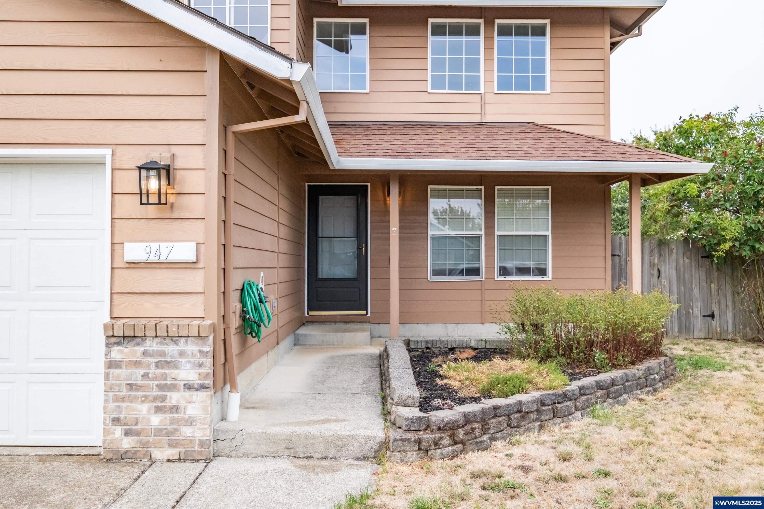 947 Meadowlark Pl
