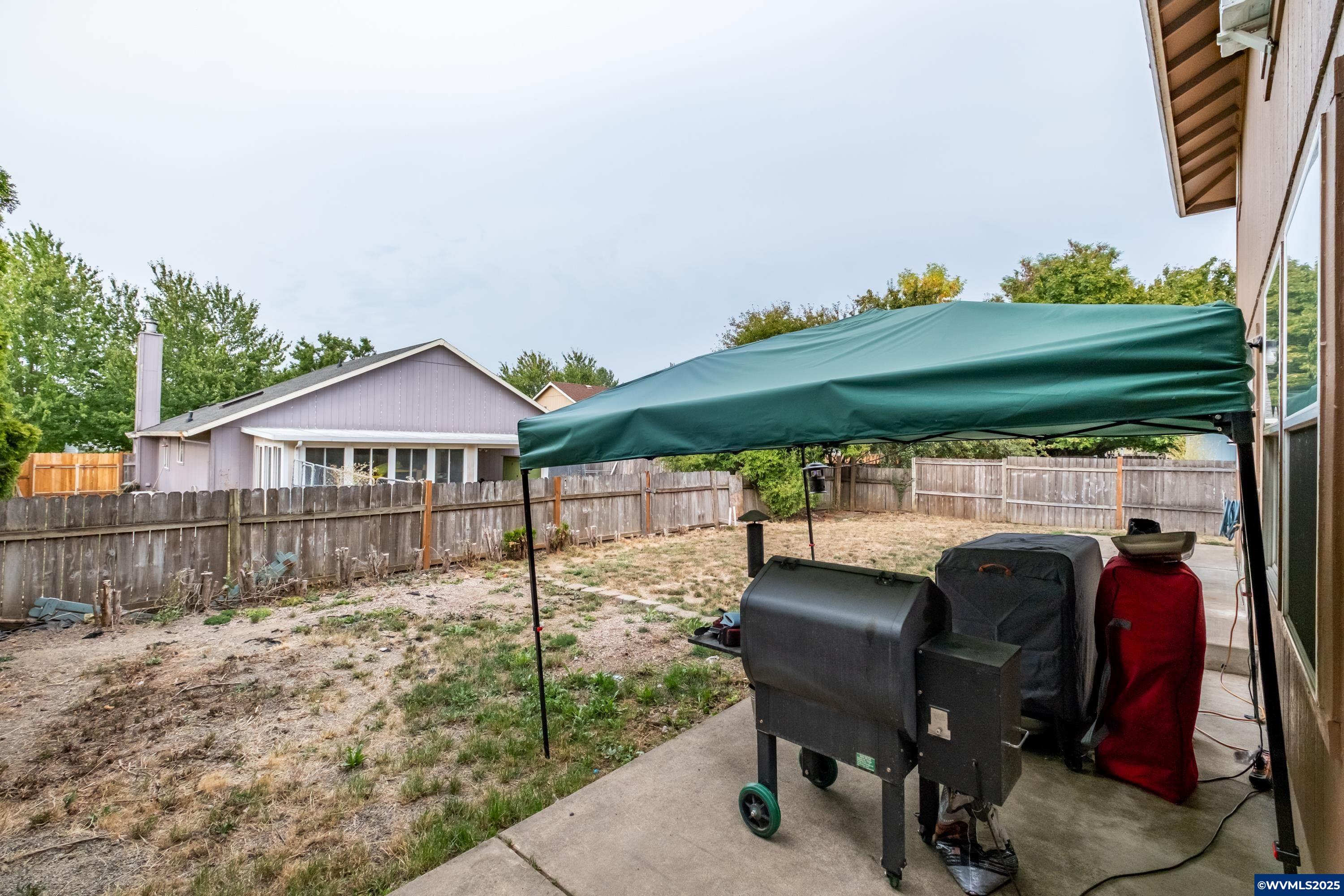 947 Meadowlark Pl