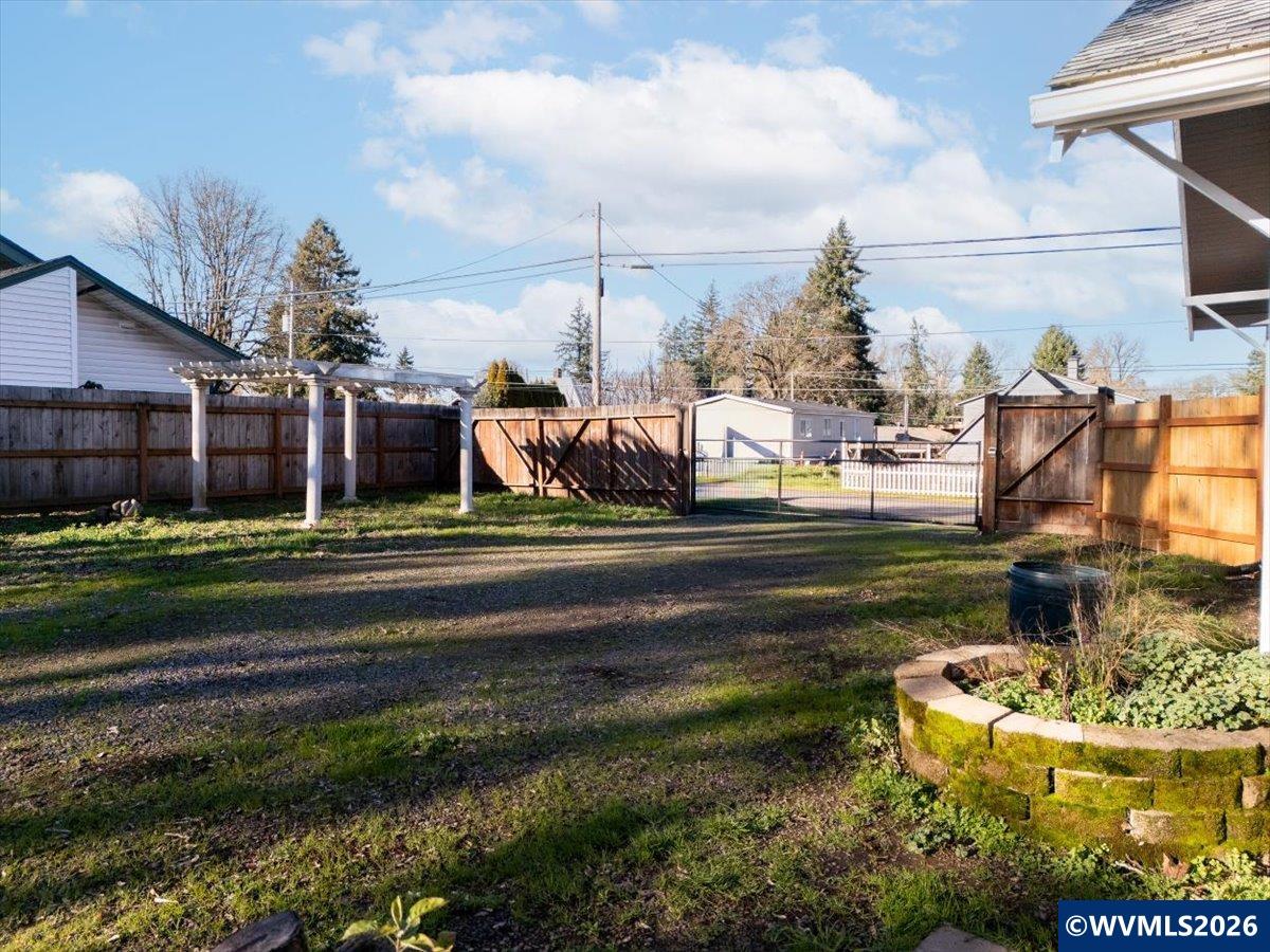 2128 (Next to) Front Av NE