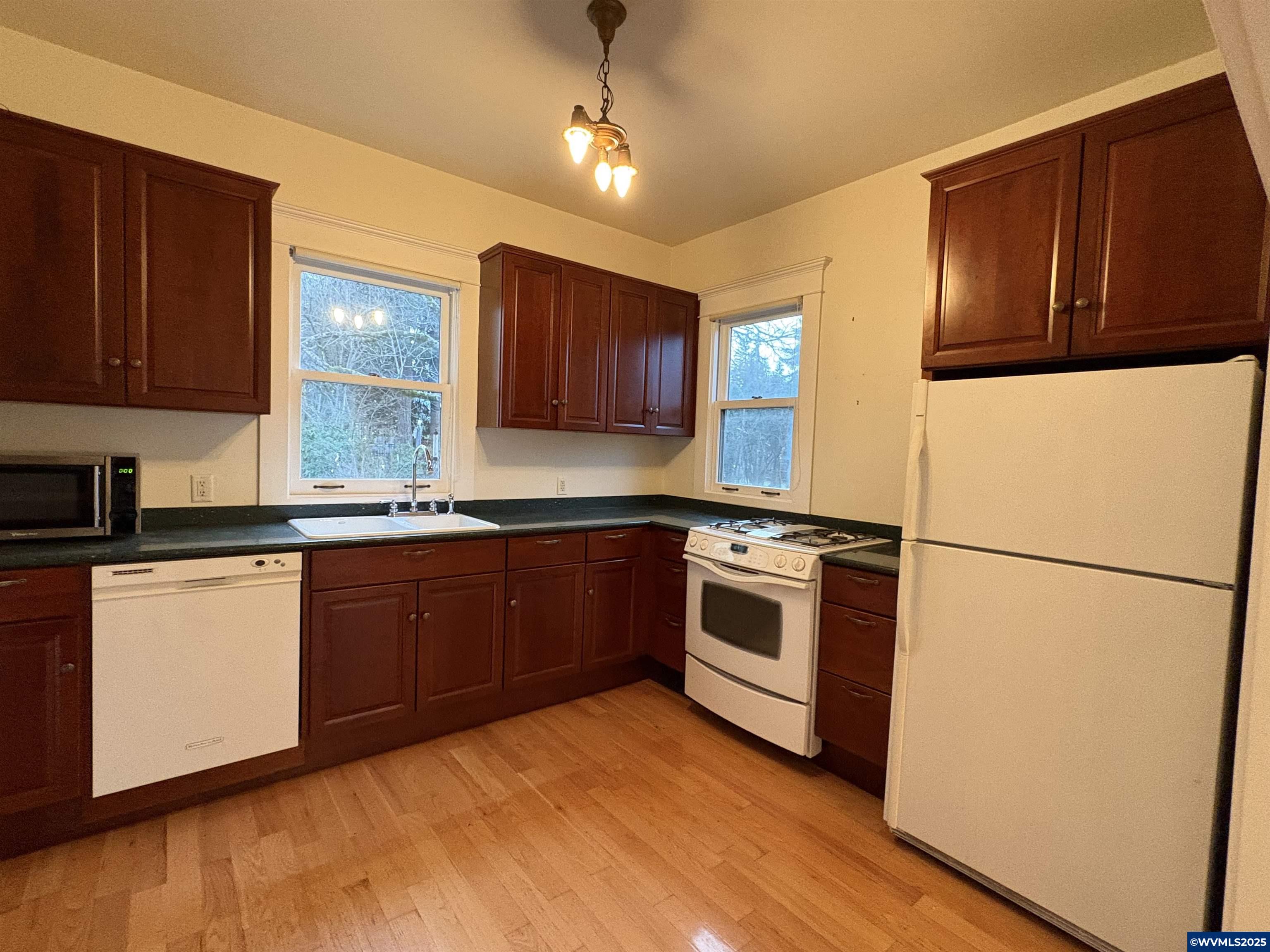 Stayton, Oregon 97383, United States, 4 Bedrooms Bedrooms, ,3 BathroomsBathrooms,Residential,Active,255219