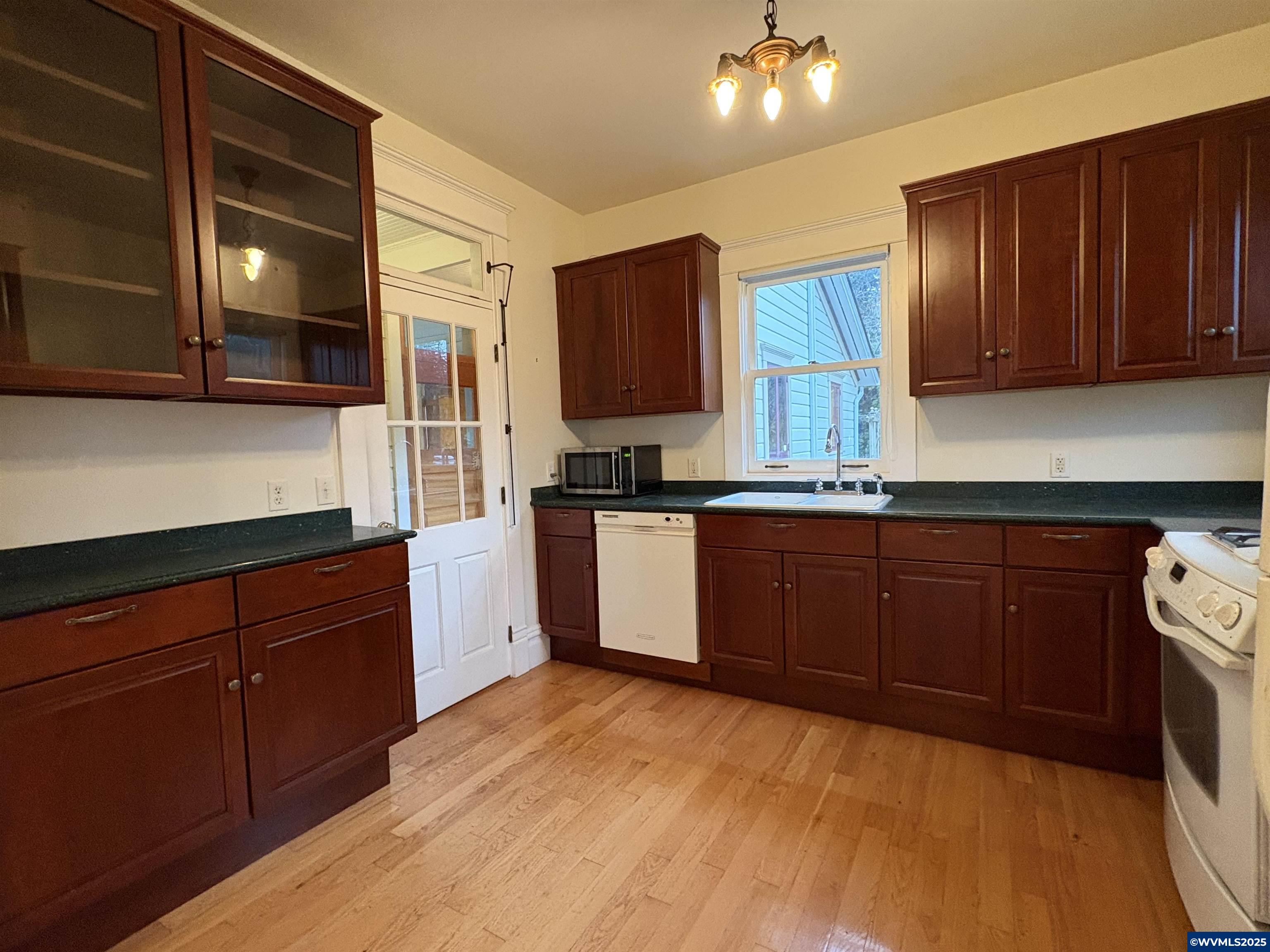 Stayton, Oregon 97383, United States, 4 Bedrooms Bedrooms, ,3 BathroomsBathrooms,Residential,Active,255219