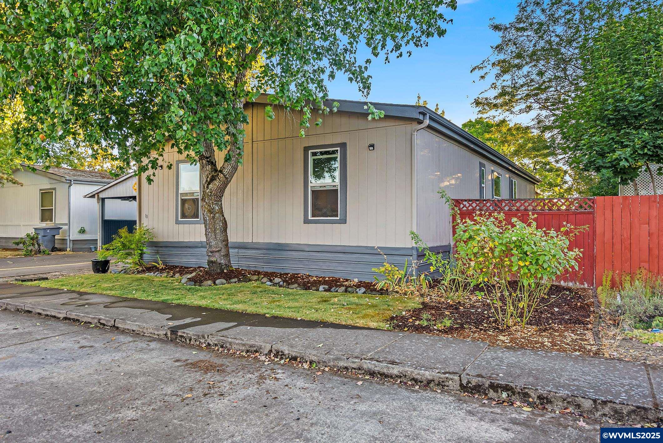 300 Western St SE