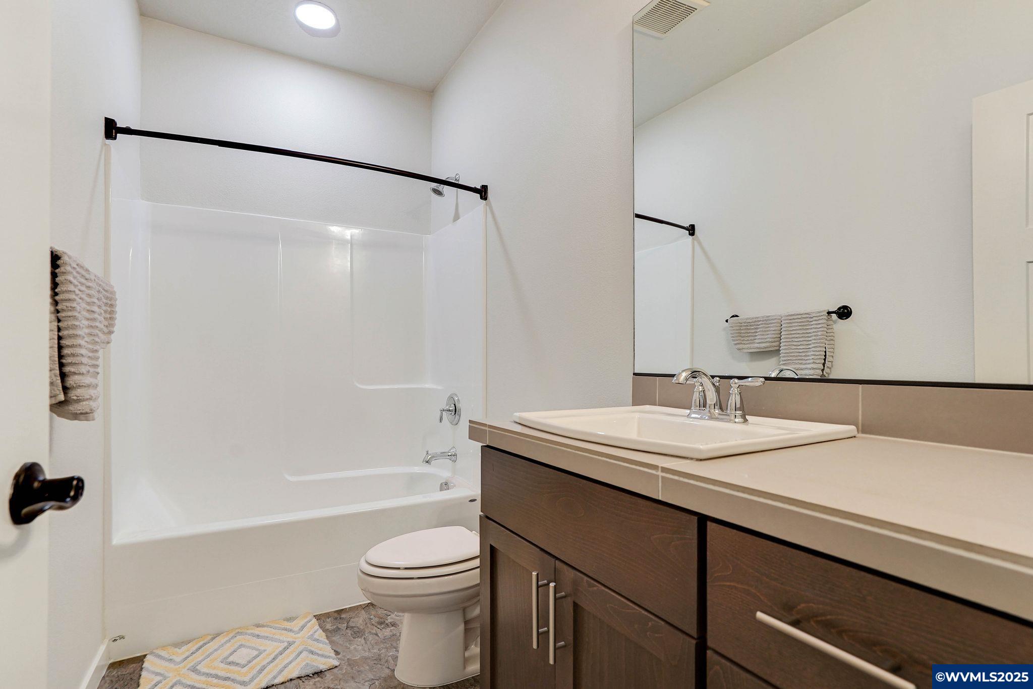 4942 Gemini Av NE
