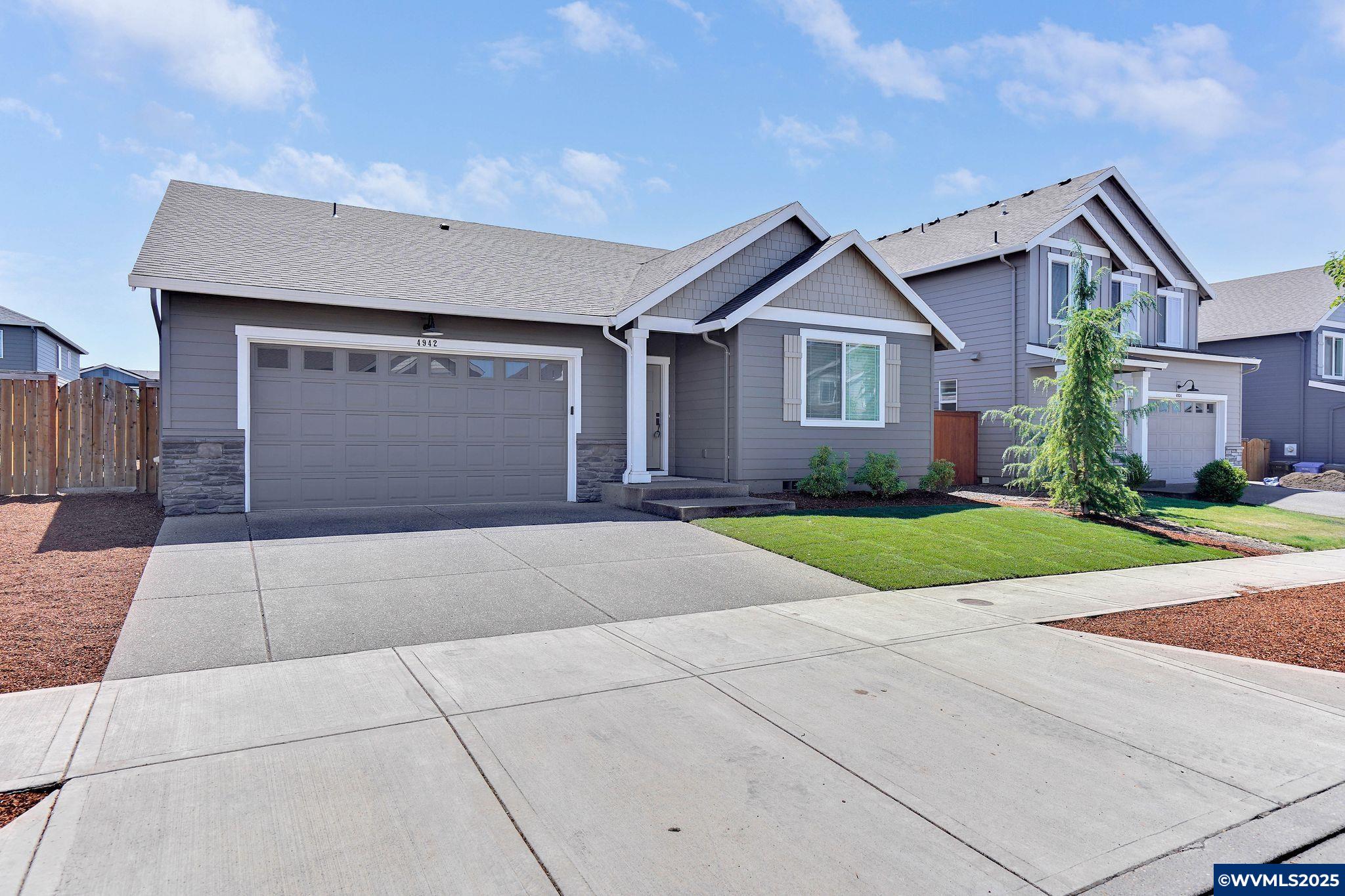 4942 Gemini Av NE