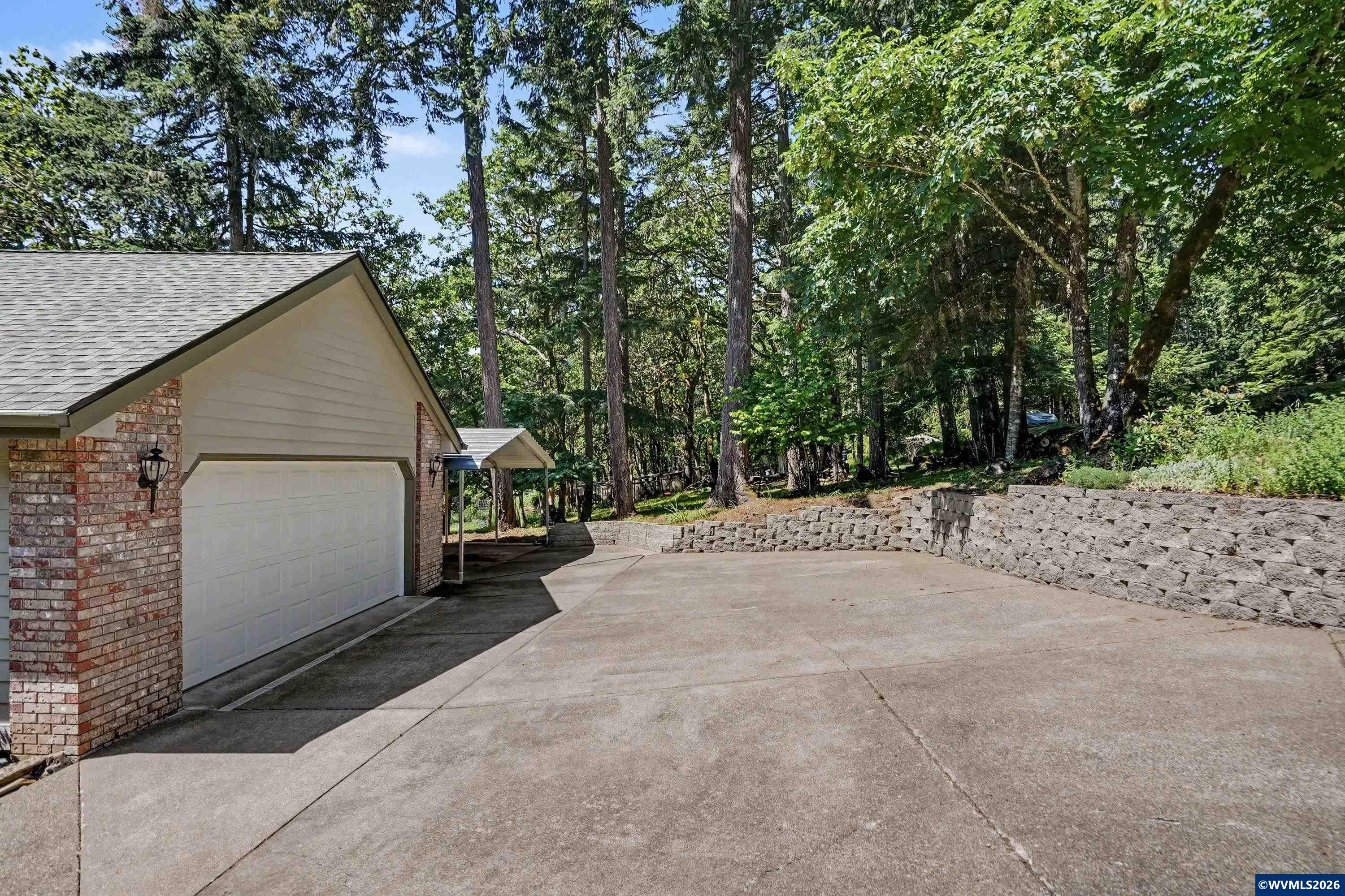 920 NW Carpathian Dr