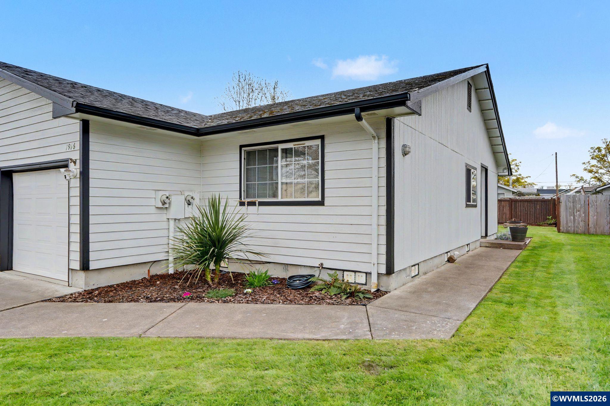 1916,1920 SE 16th Av