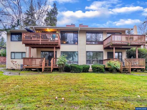 2451 Crestview Dr S Salem OR 97302