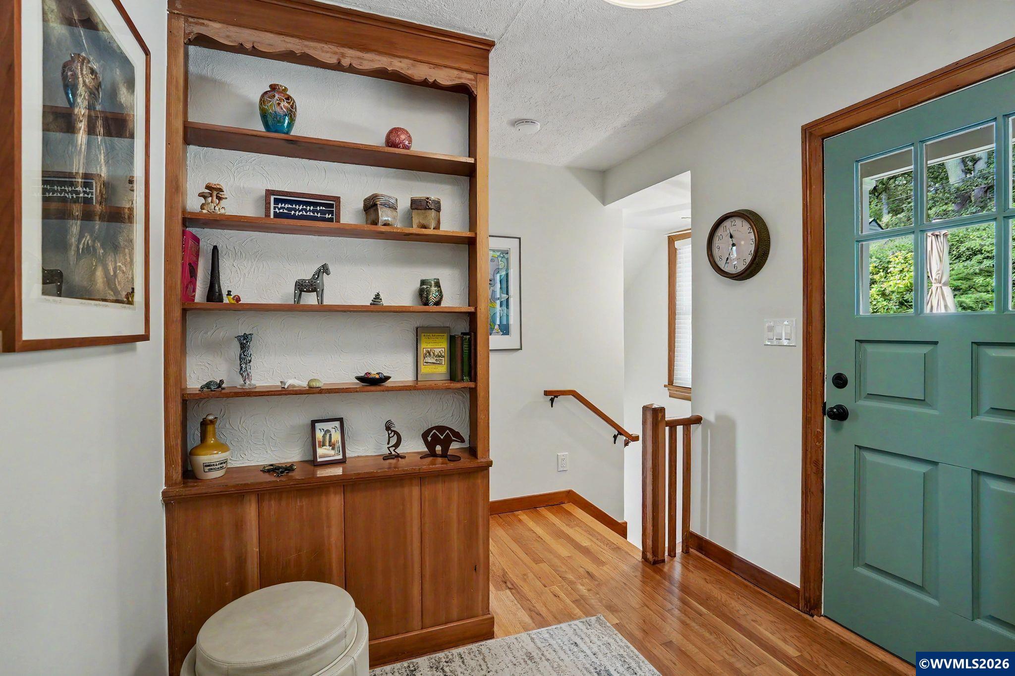 11 NW Edgewood Dr