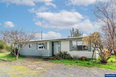 615 Vaughan Ln Lebanon OR 97355