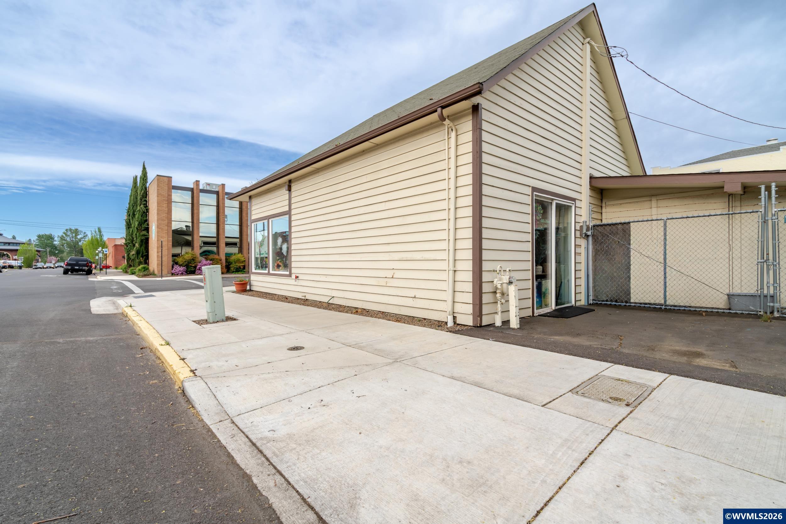 305 SW Washington St