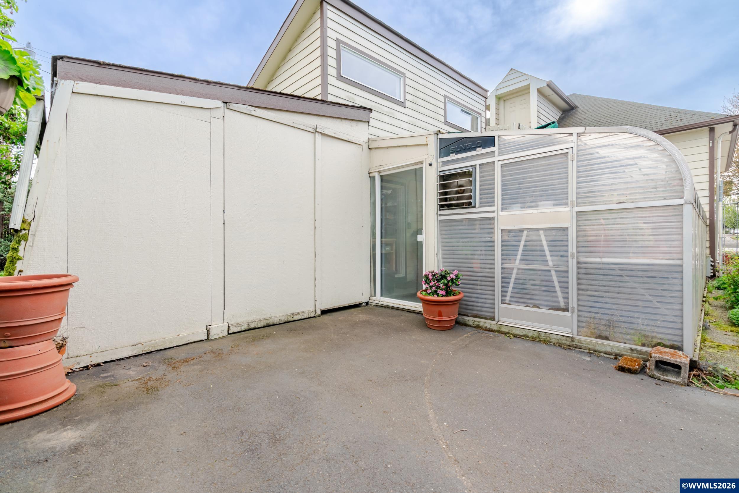 305 SW Washington St