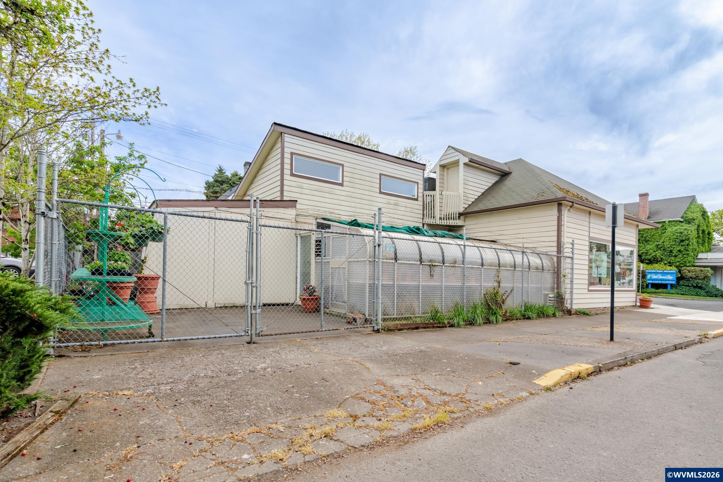 305 SW Washington St