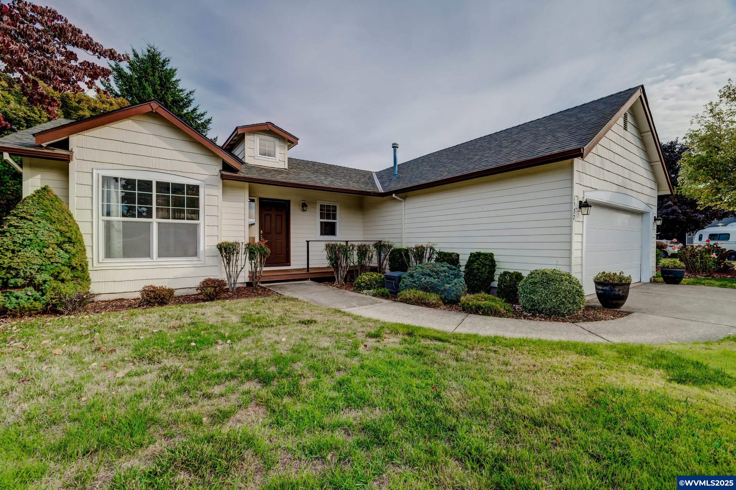 1537 Hummingbird Ln