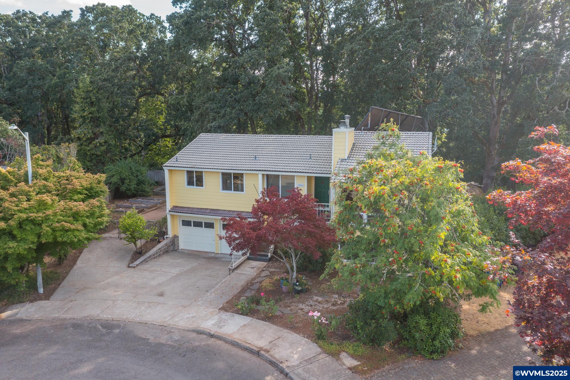 1586 Aloha Ct S