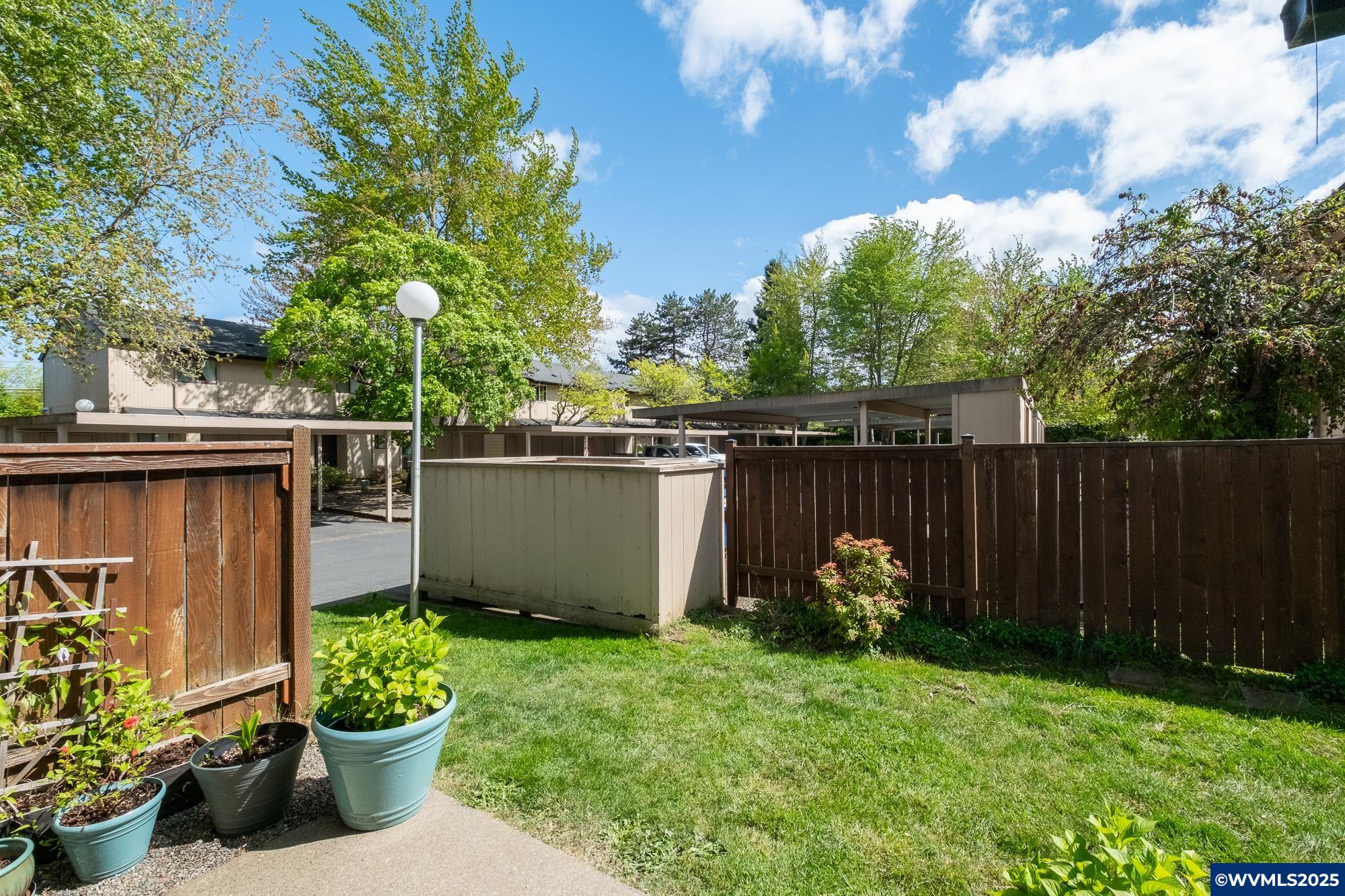 Eugene, Oregon 97402, United States, 2 Bedrooms Bedrooms, ,2 BathroomsBathrooms,Residential,Pending,125914