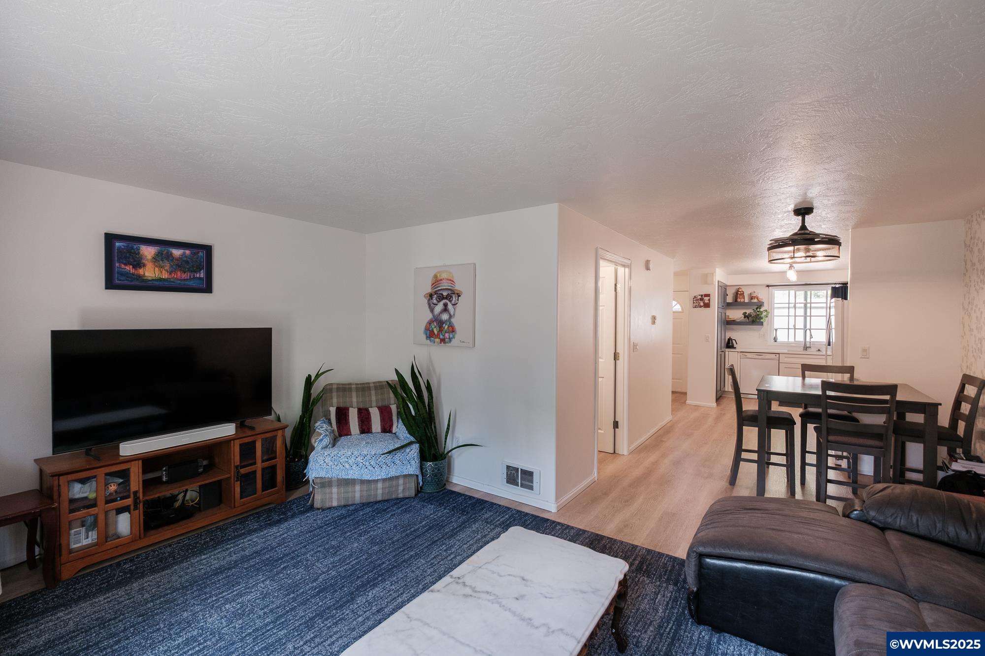 Eugene, Oregon 97402, United States, 2 Bedrooms Bedrooms, ,2 BathroomsBathrooms,Residential,Pending,125914