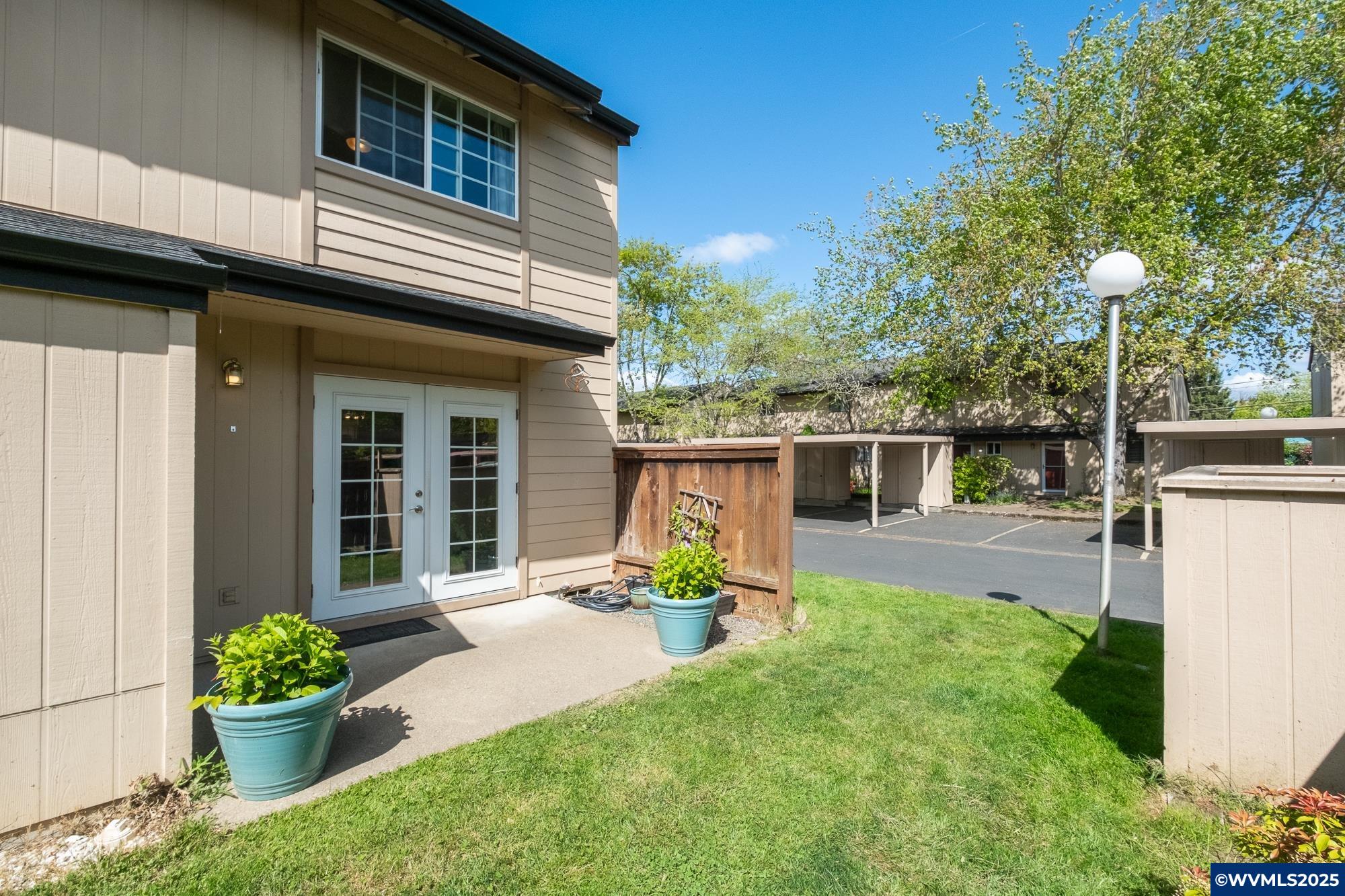 Eugene, Oregon 97402, United States, 2 Bedrooms Bedrooms, ,2 BathroomsBathrooms,Residential,Pending,125914