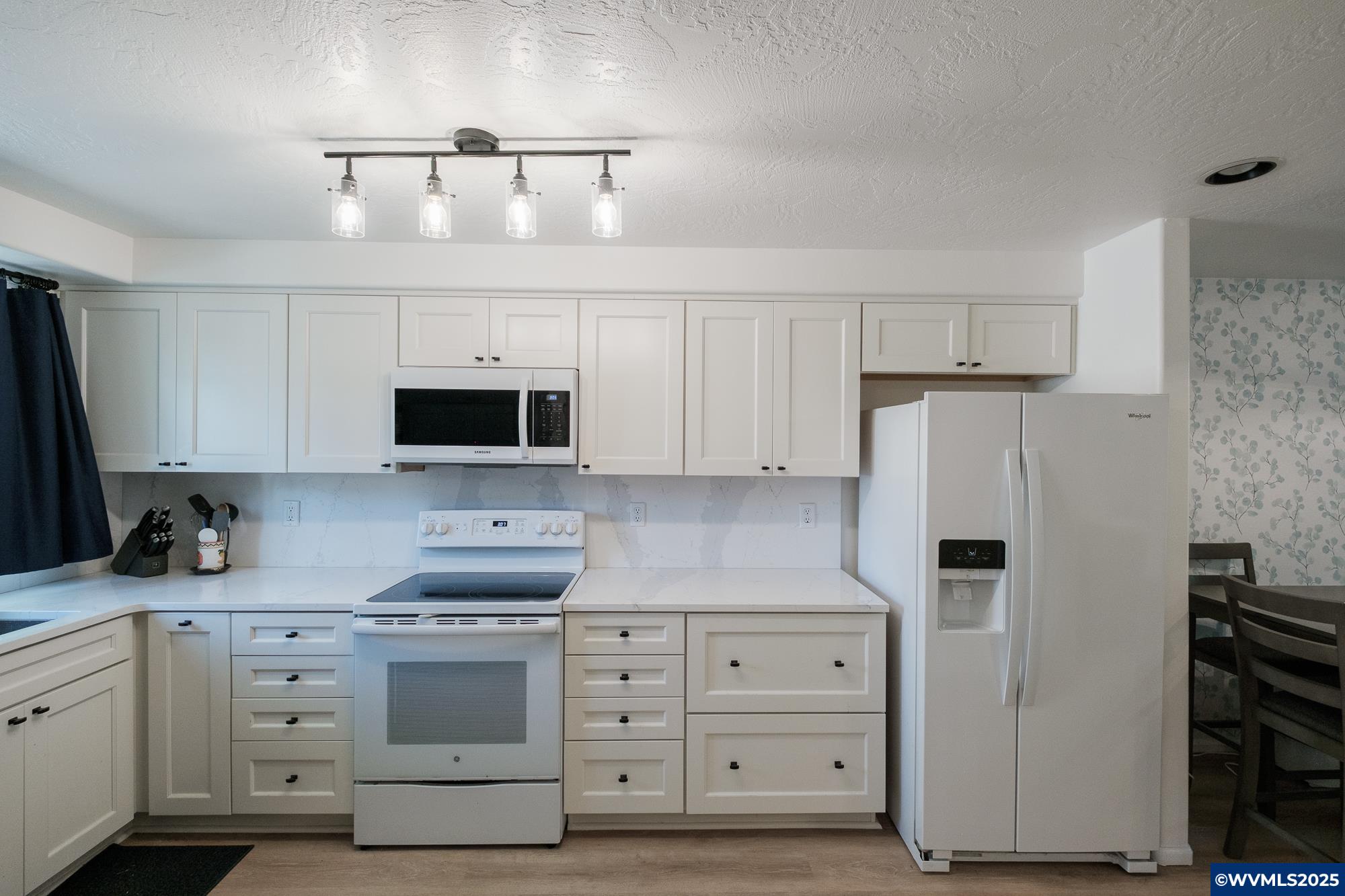 Eugene, Oregon 97402, United States, 2 Bedrooms Bedrooms, ,2 BathroomsBathrooms,Residential,Pending,125914