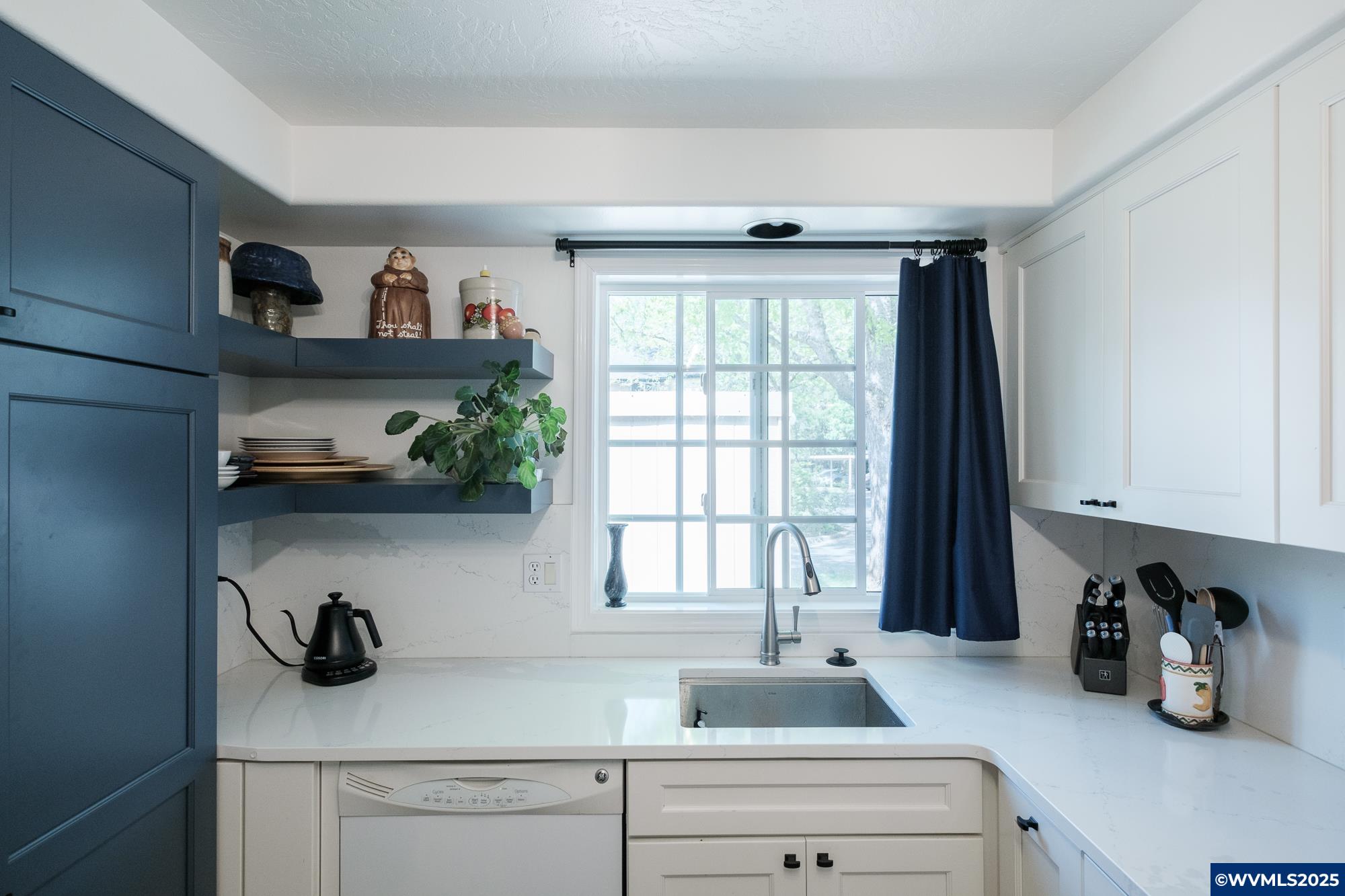 Eugene, Oregon 97402, United States, 2 Bedrooms Bedrooms, ,2 BathroomsBathrooms,Residential,Pending,125914