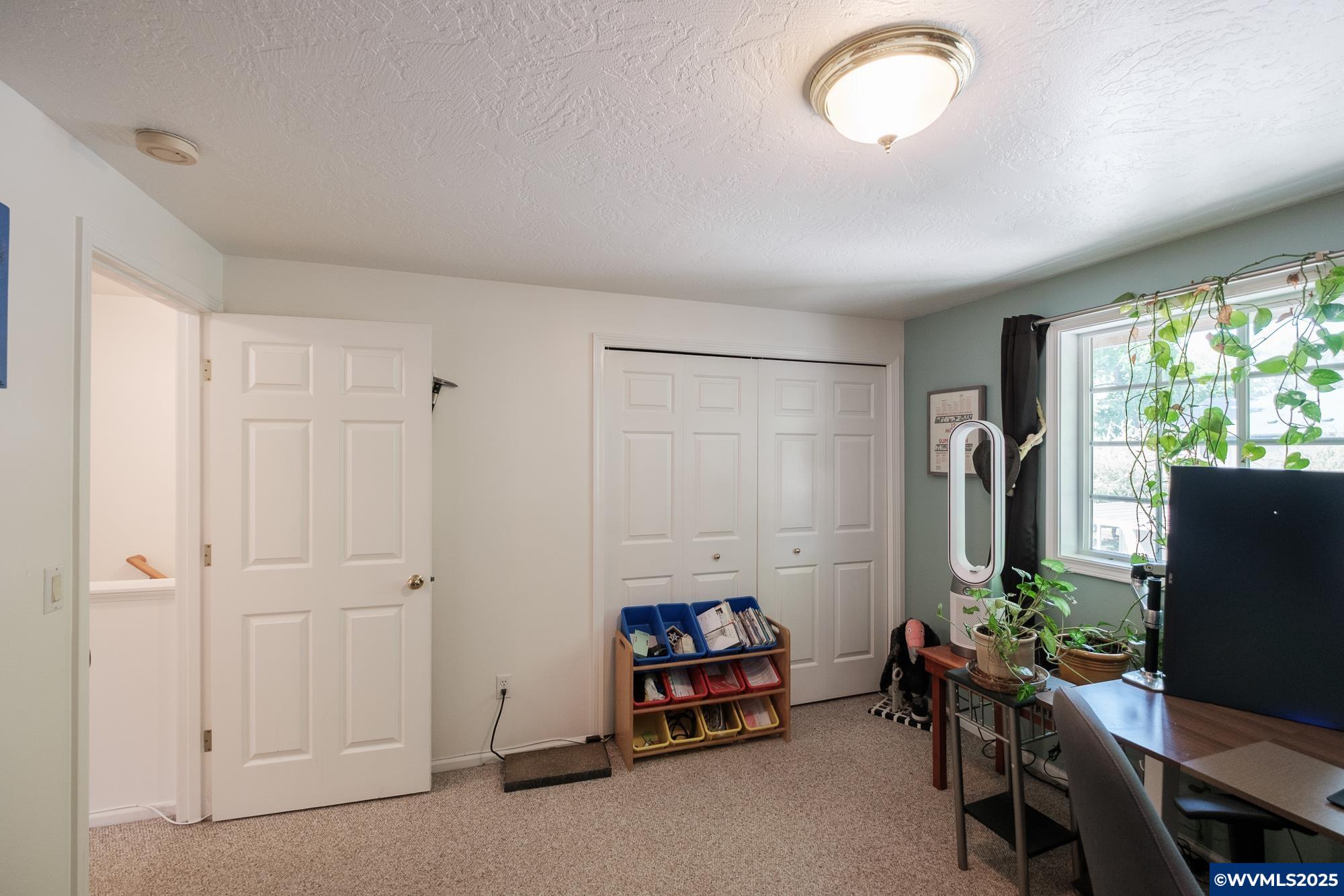 Eugene, Oregon 97402, United States, 2 Bedrooms Bedrooms, ,2 BathroomsBathrooms,Residential,Pending,125914