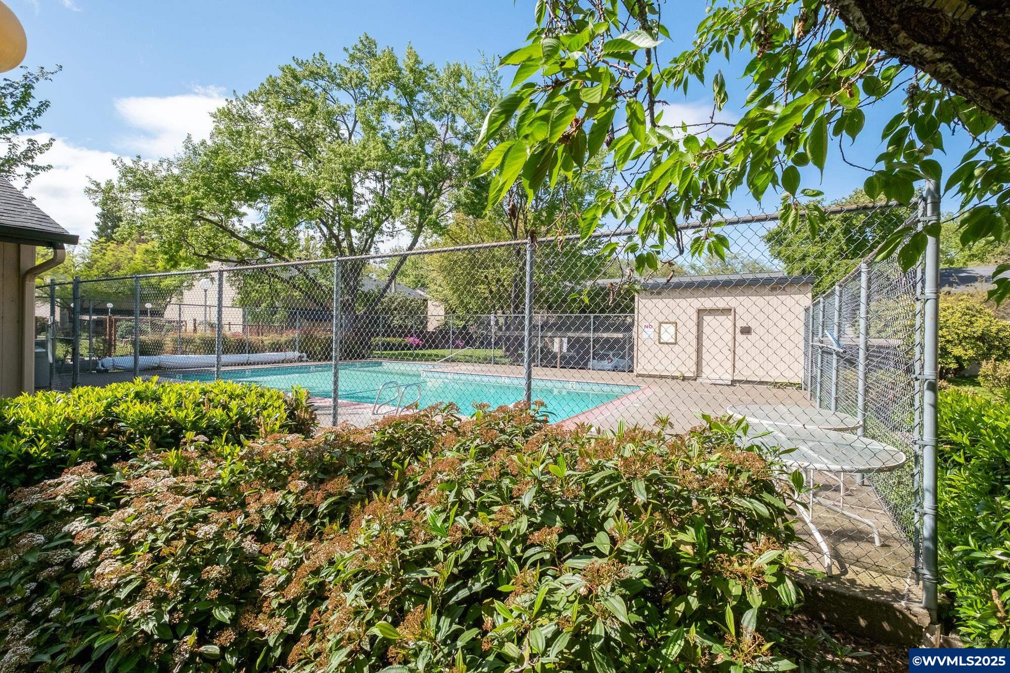 Eugene, Oregon 97402, United States, 2 Bedrooms Bedrooms, ,2 BathroomsBathrooms,Residential,Pending,125914