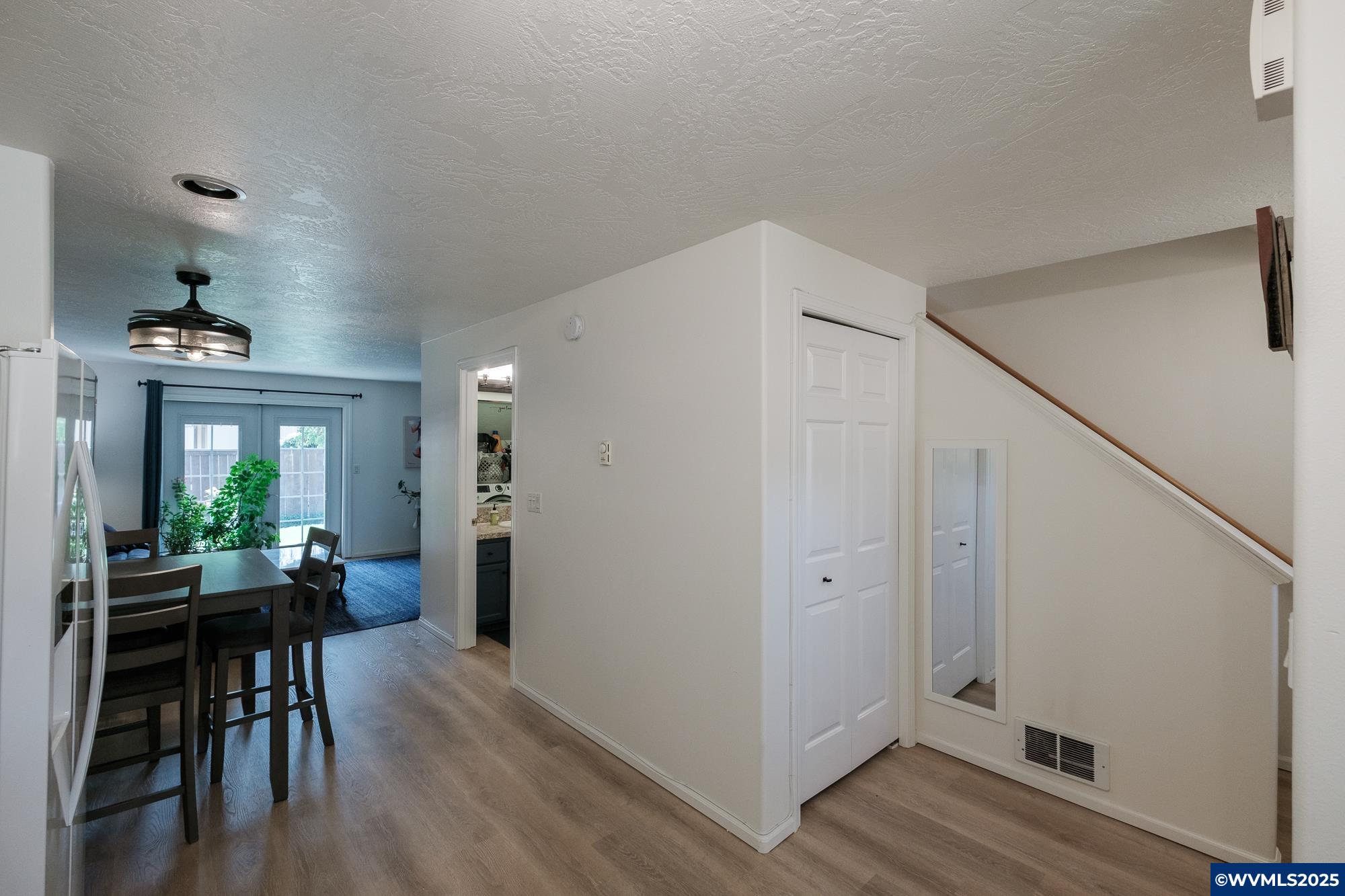 Eugene, Oregon 97402, United States, 2 Bedrooms Bedrooms, ,2 BathroomsBathrooms,Residential,Pending,125914