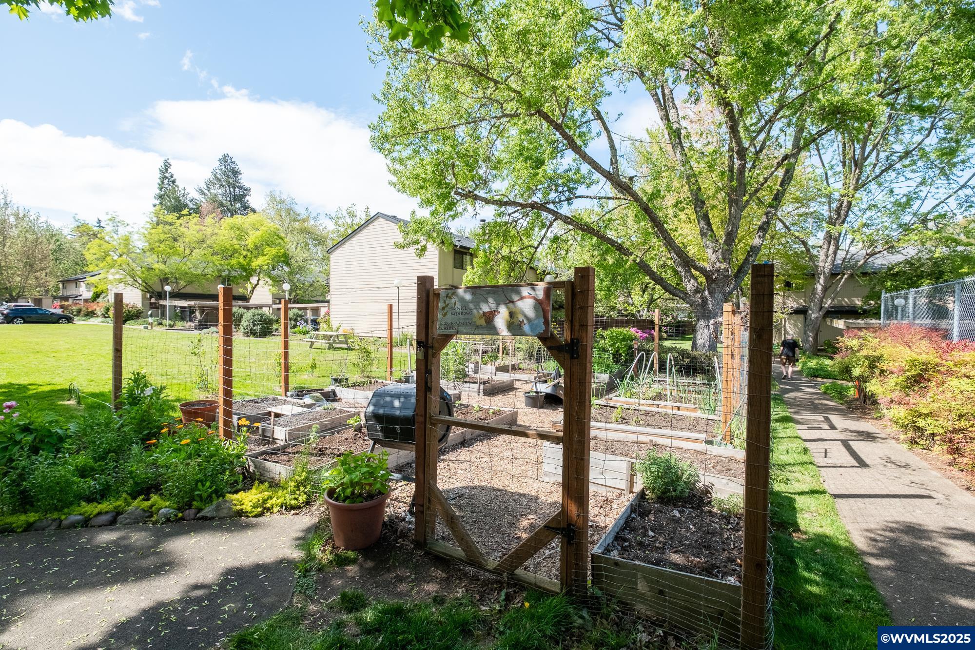 Eugene, Oregon 97402, United States, 2 Bedrooms Bedrooms, ,2 BathroomsBathrooms,Residential,Pending,125914