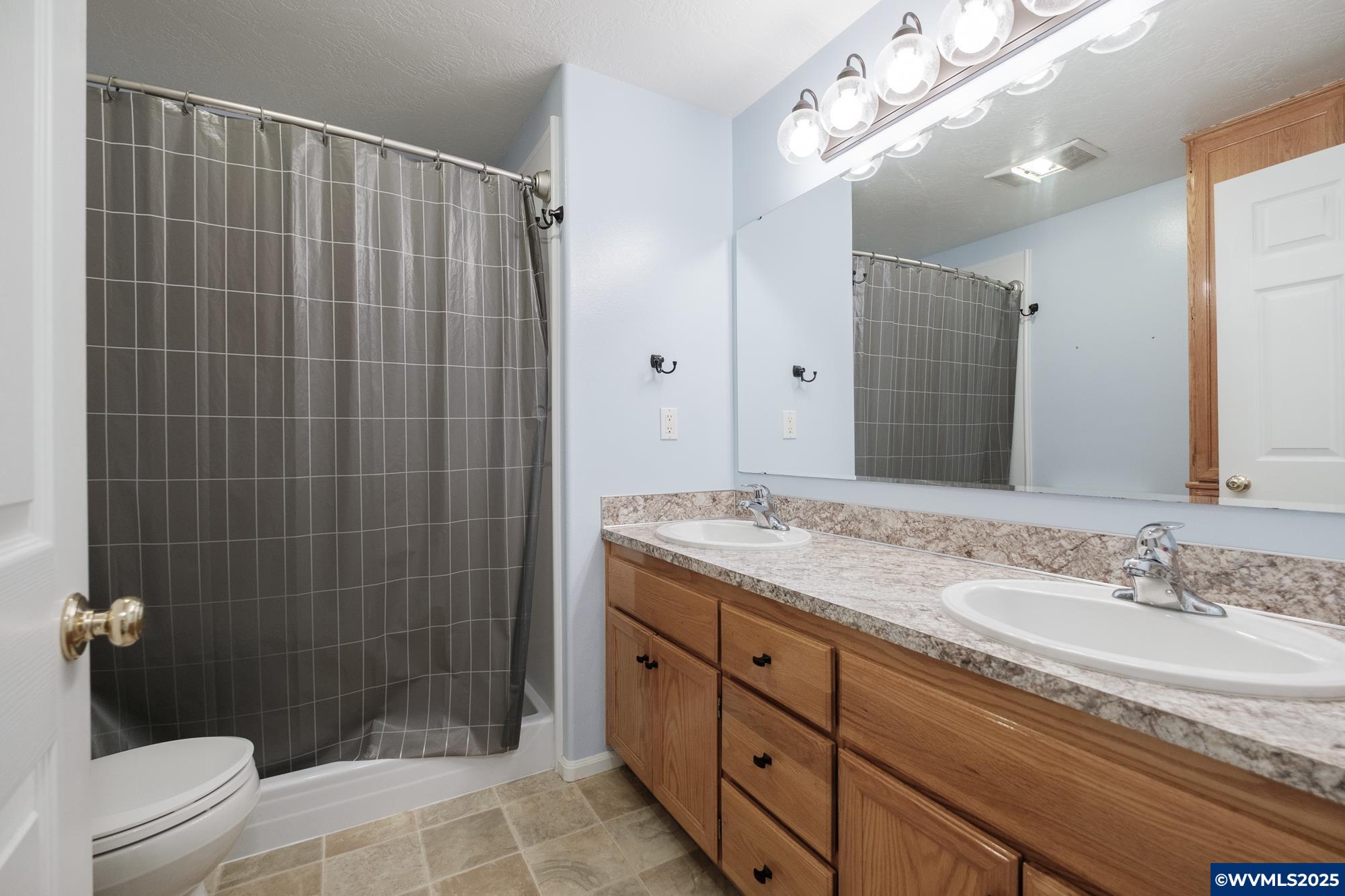 Eugene, Oregon 97402, United States, 2 Bedrooms Bedrooms, ,2 BathroomsBathrooms,Residential,Pending,125914