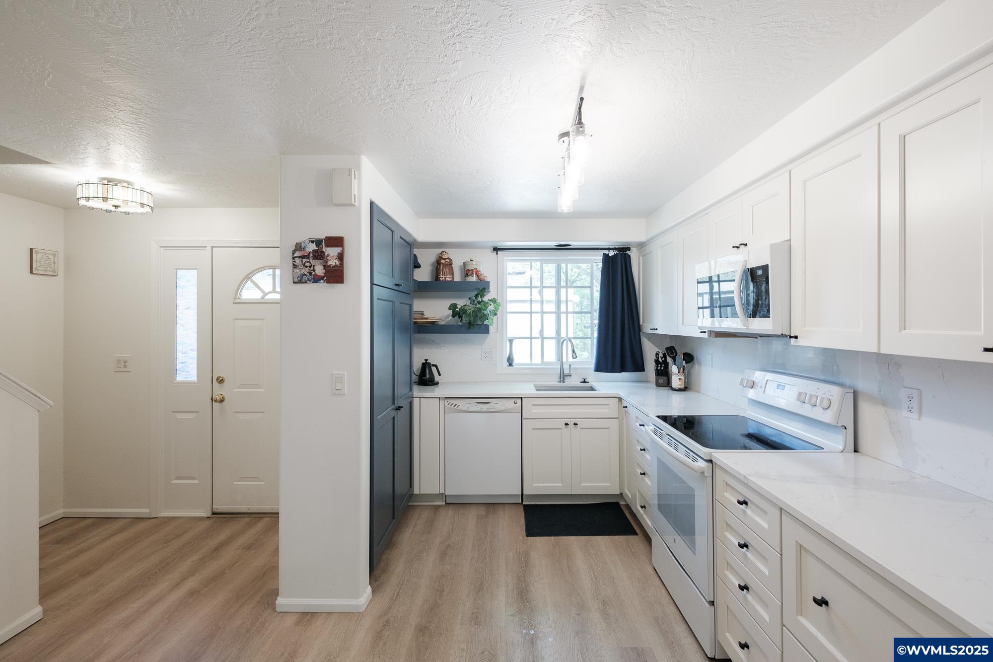 Eugene, Oregon 97402, United States, 2 Bedrooms Bedrooms, ,2 BathroomsBathrooms,Residential,Pending,125914