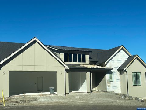 563 Salem Heights Av S Salem OR 97302