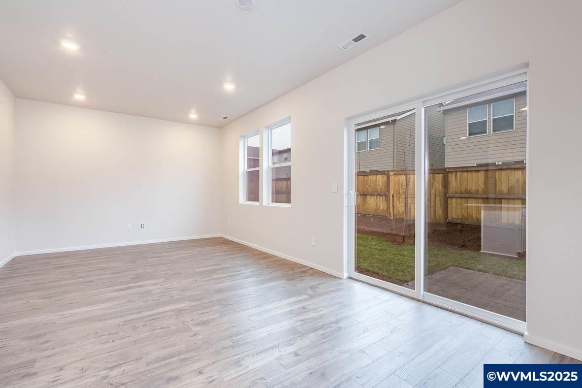 356 Greencrest St NE