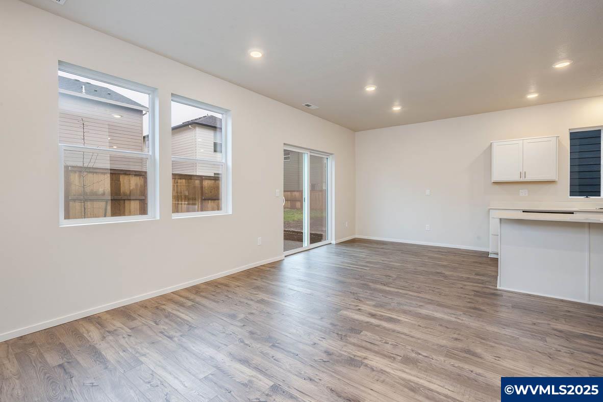 356 Greencrest St NE