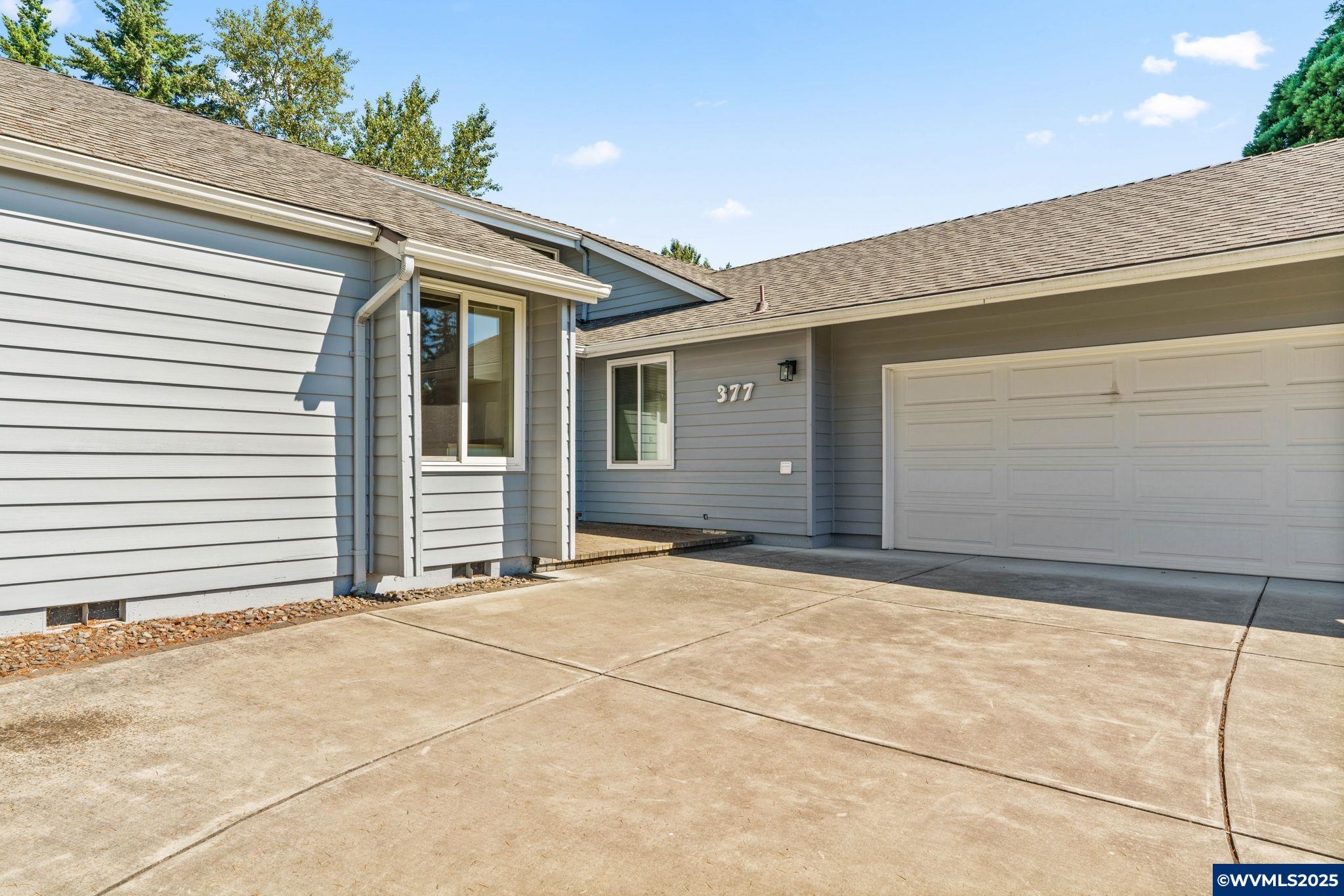 377 NW Autumn Pl