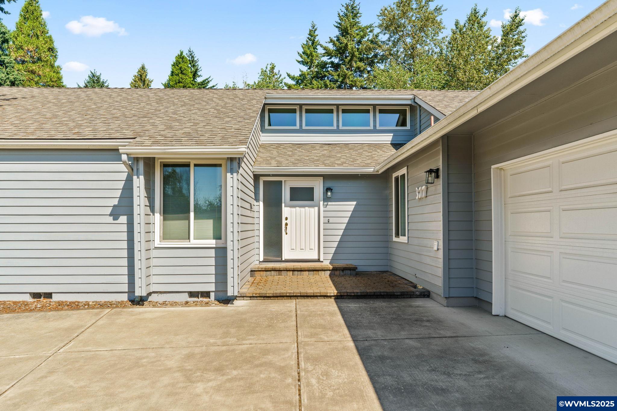 377 NW Autumn Pl