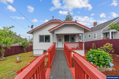 Single Family Residence in Toledo OR 931 Fir St St.jpg