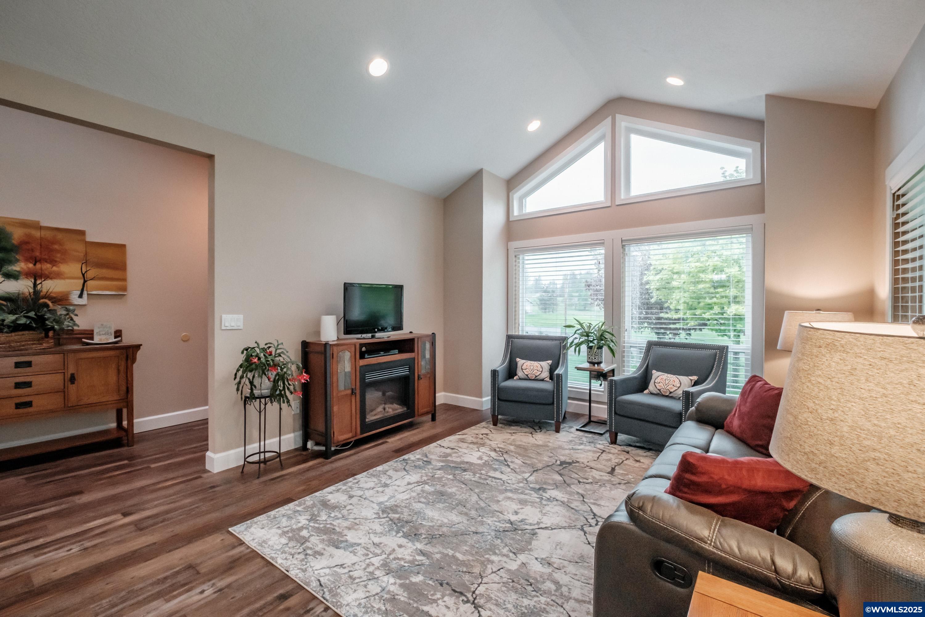 34195 Parkwoods Dr NE