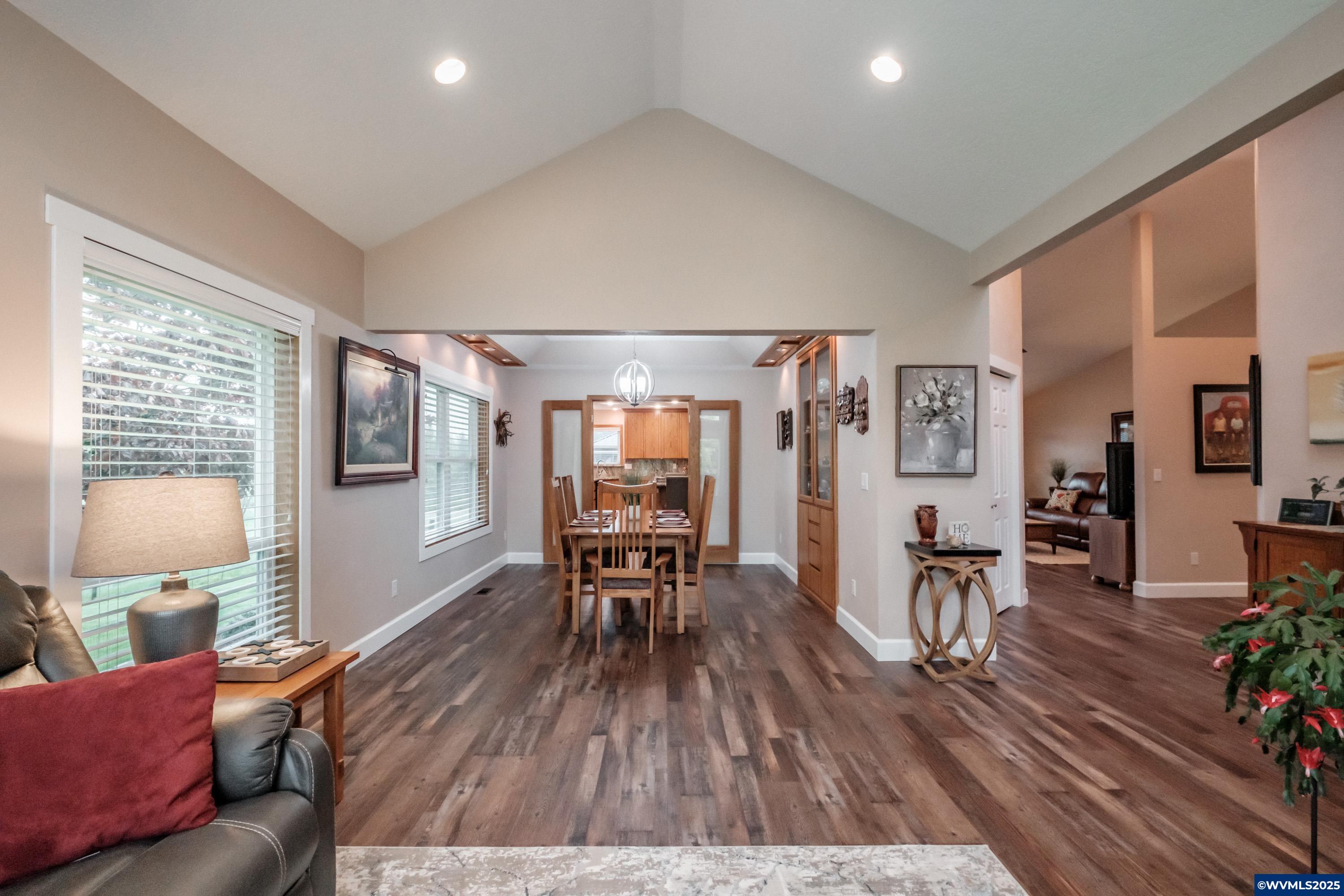34195 Parkwoods Dr NE
