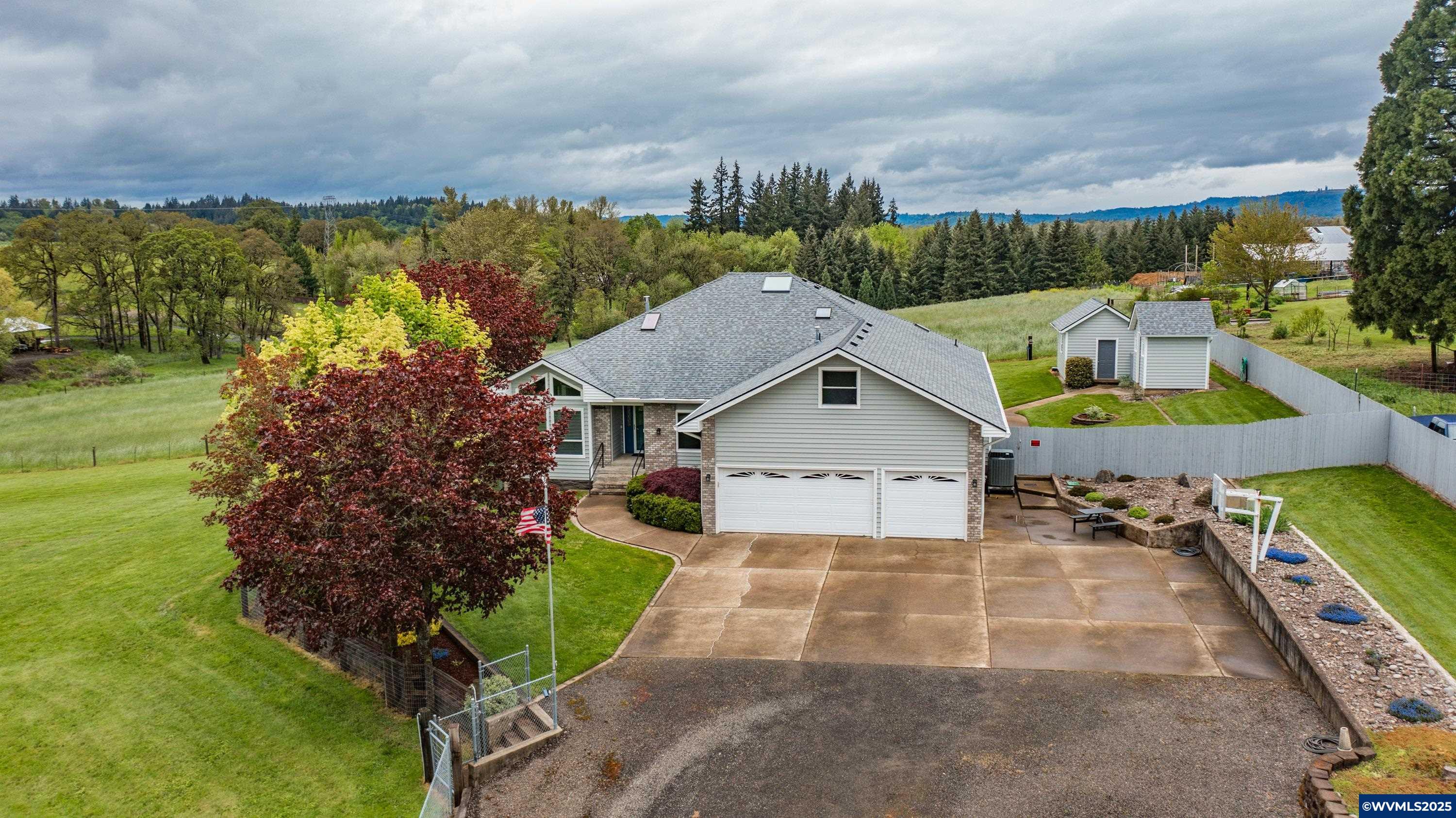 34195 Parkwoods Dr NE