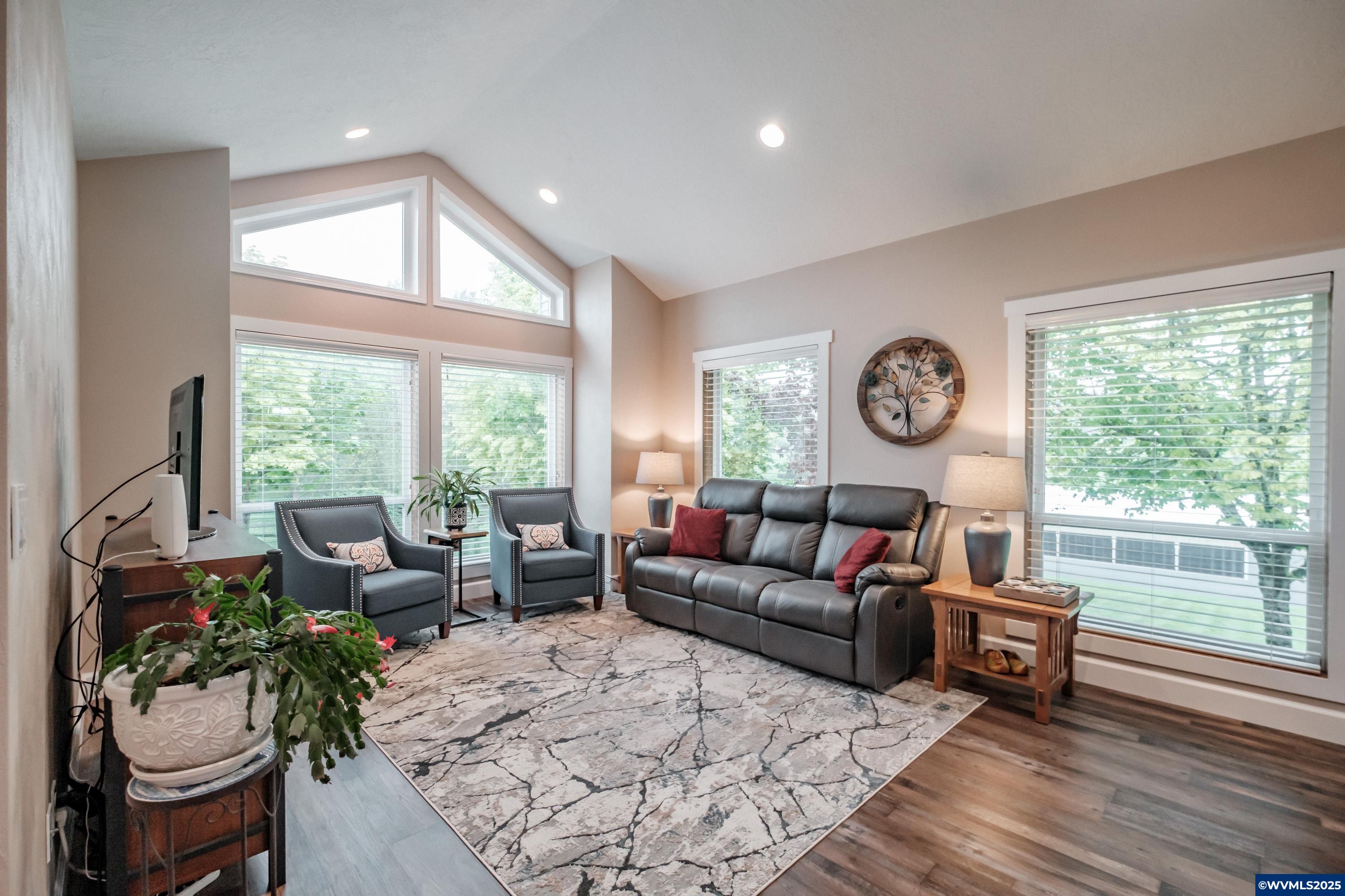 34195 Parkwoods Dr NE