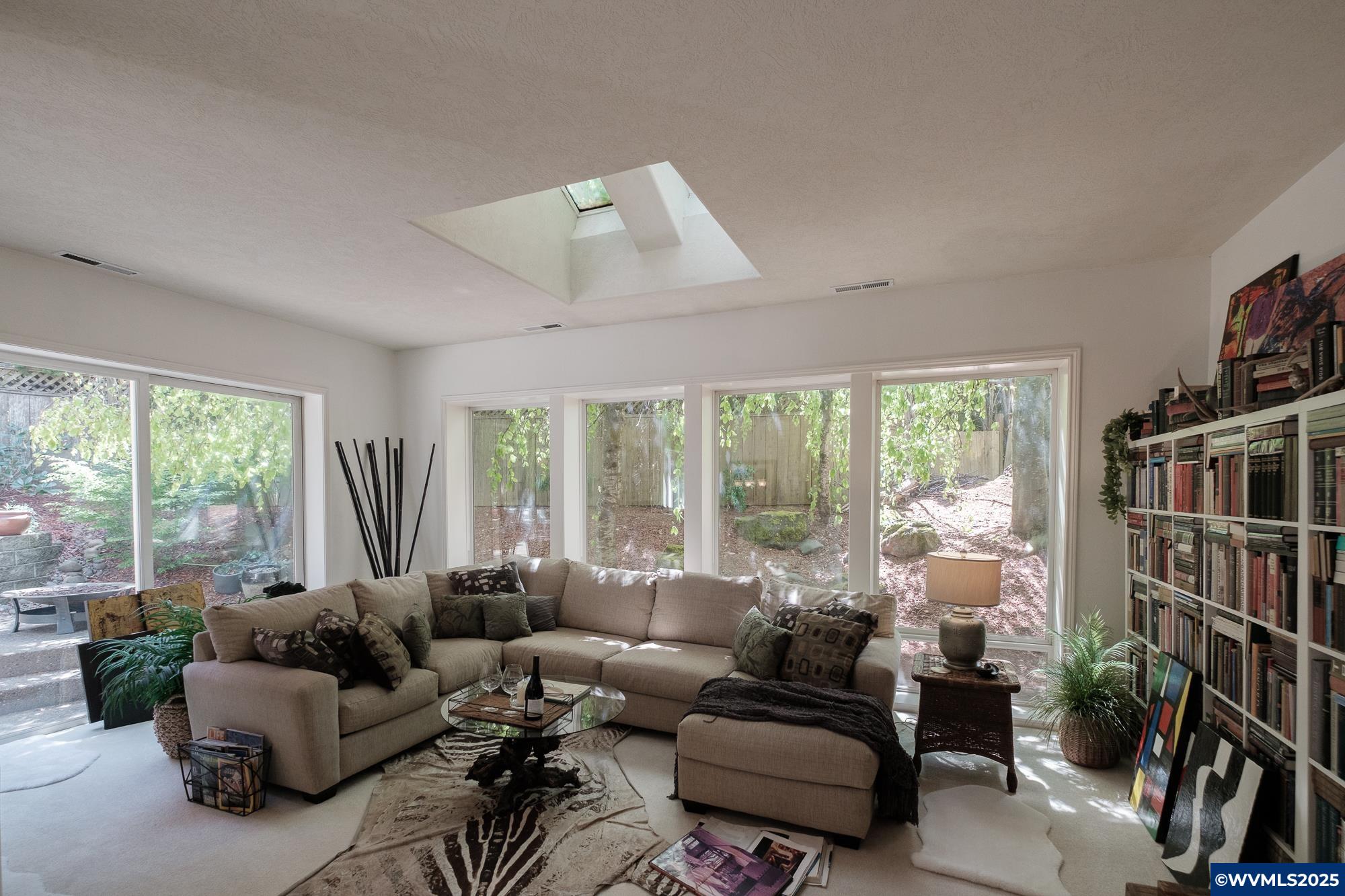 Salem, Oregon 97306, United States, 3 Bedrooms Bedrooms, ,2 BathroomsBathrooms,Residential,Active,120192